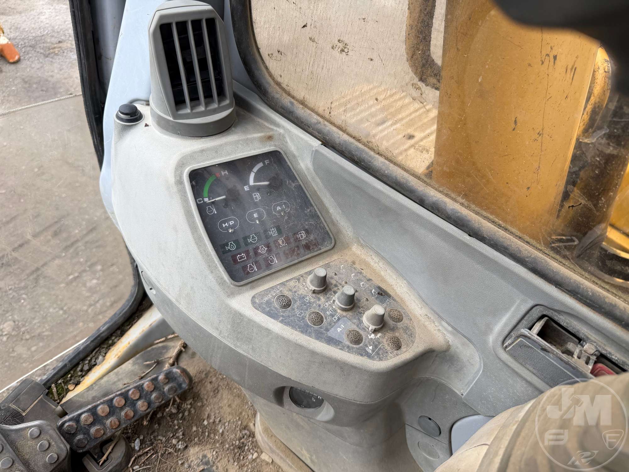 2001 John Deere 230 LC