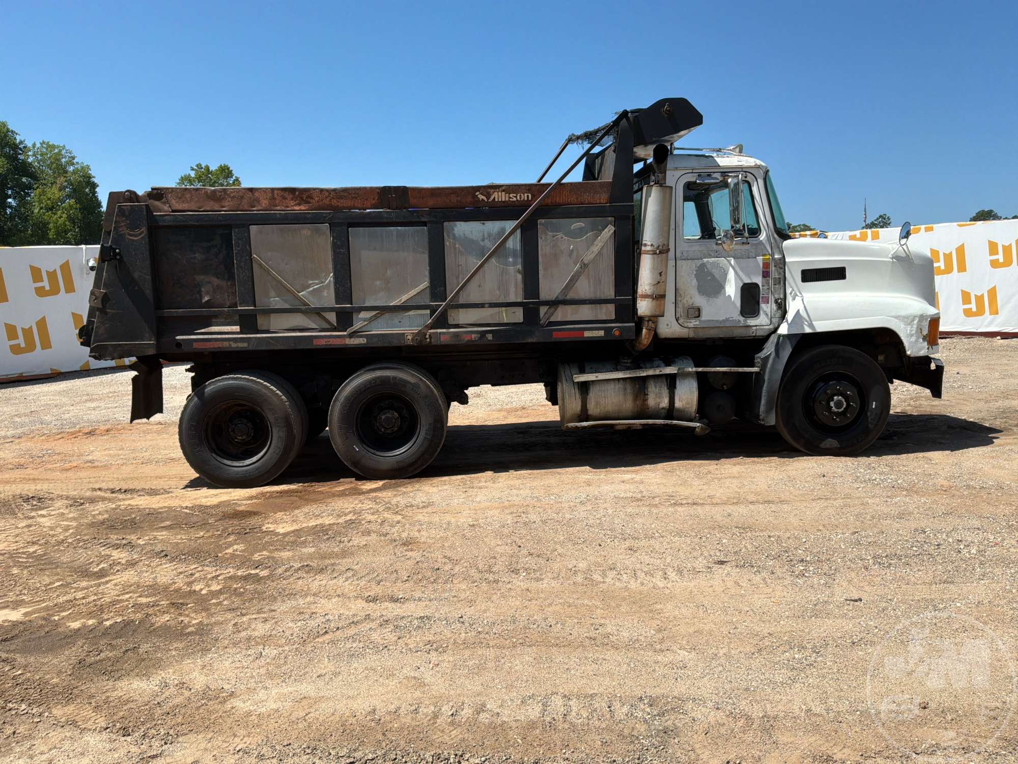 1993 Mack CH613