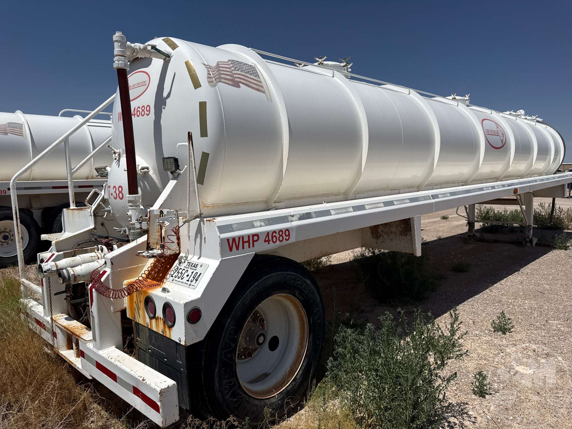 2011 Dragon VAC TANK TRAILER
