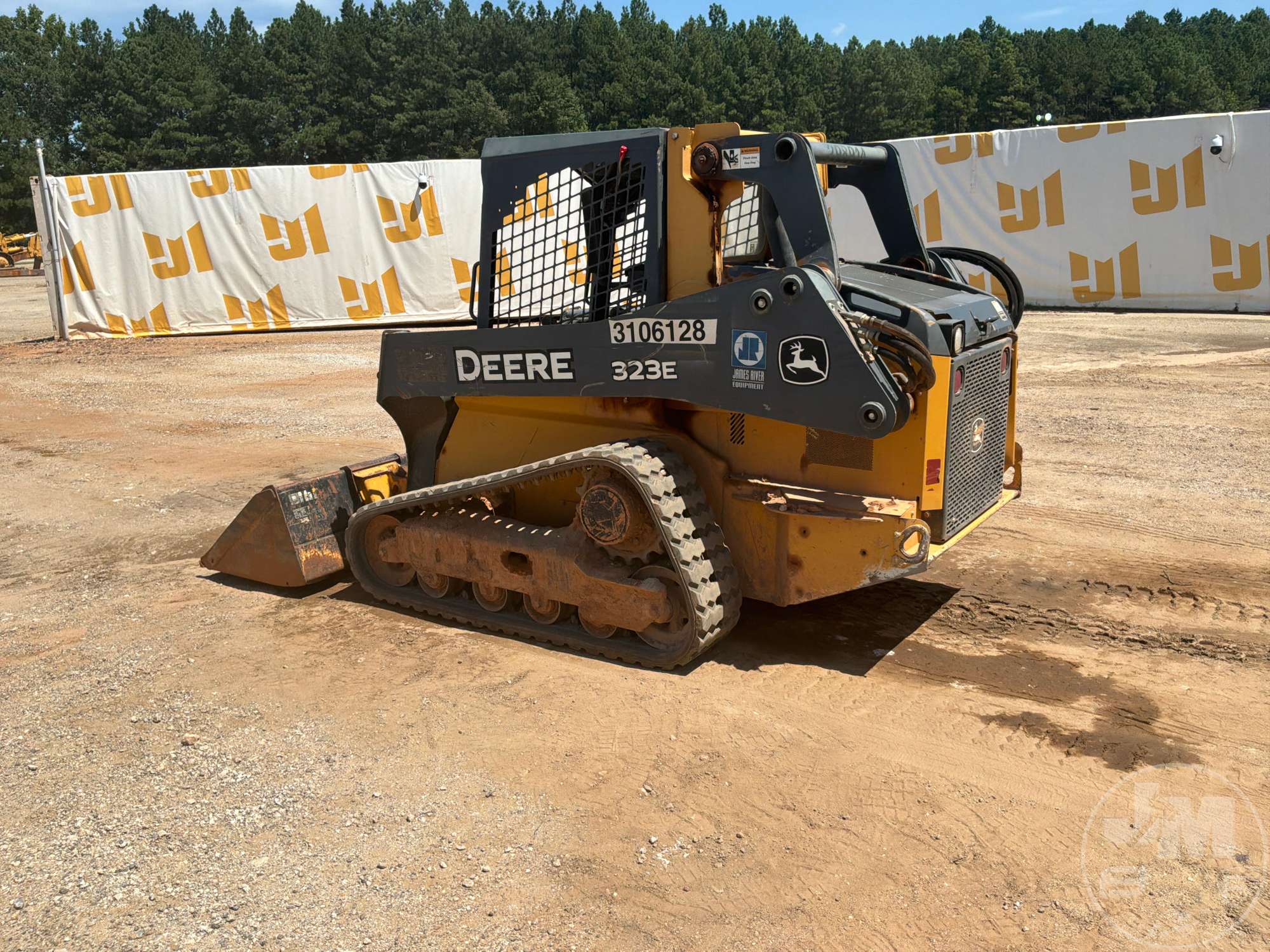 2016 John Deere 323E