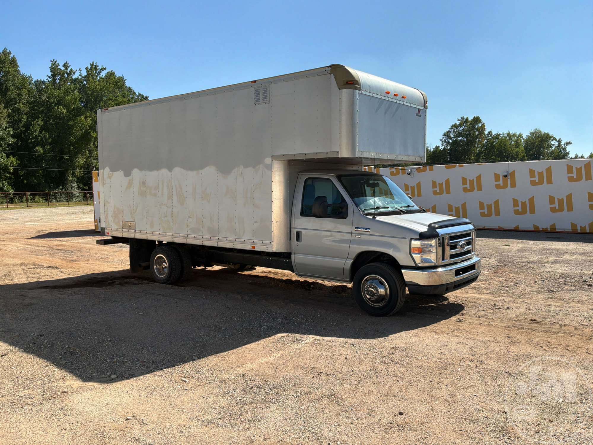 2016 Ford E-450