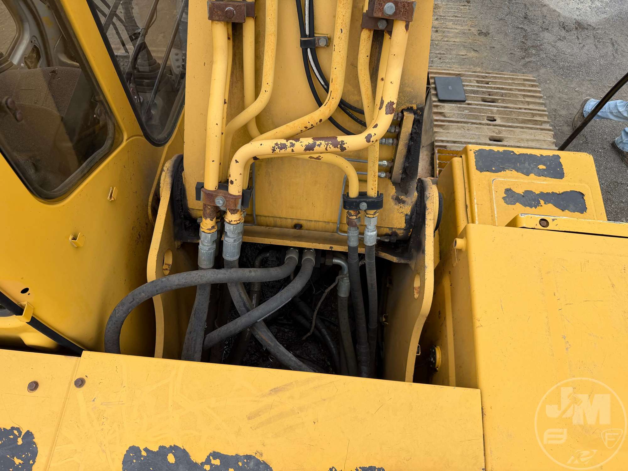 2001 John Deere 230 LC