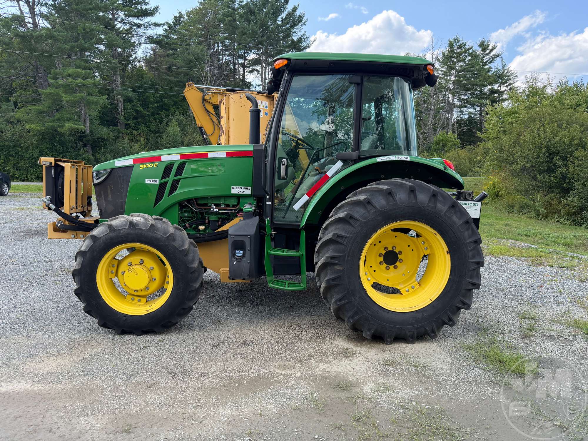 0 John Deere 5100E
