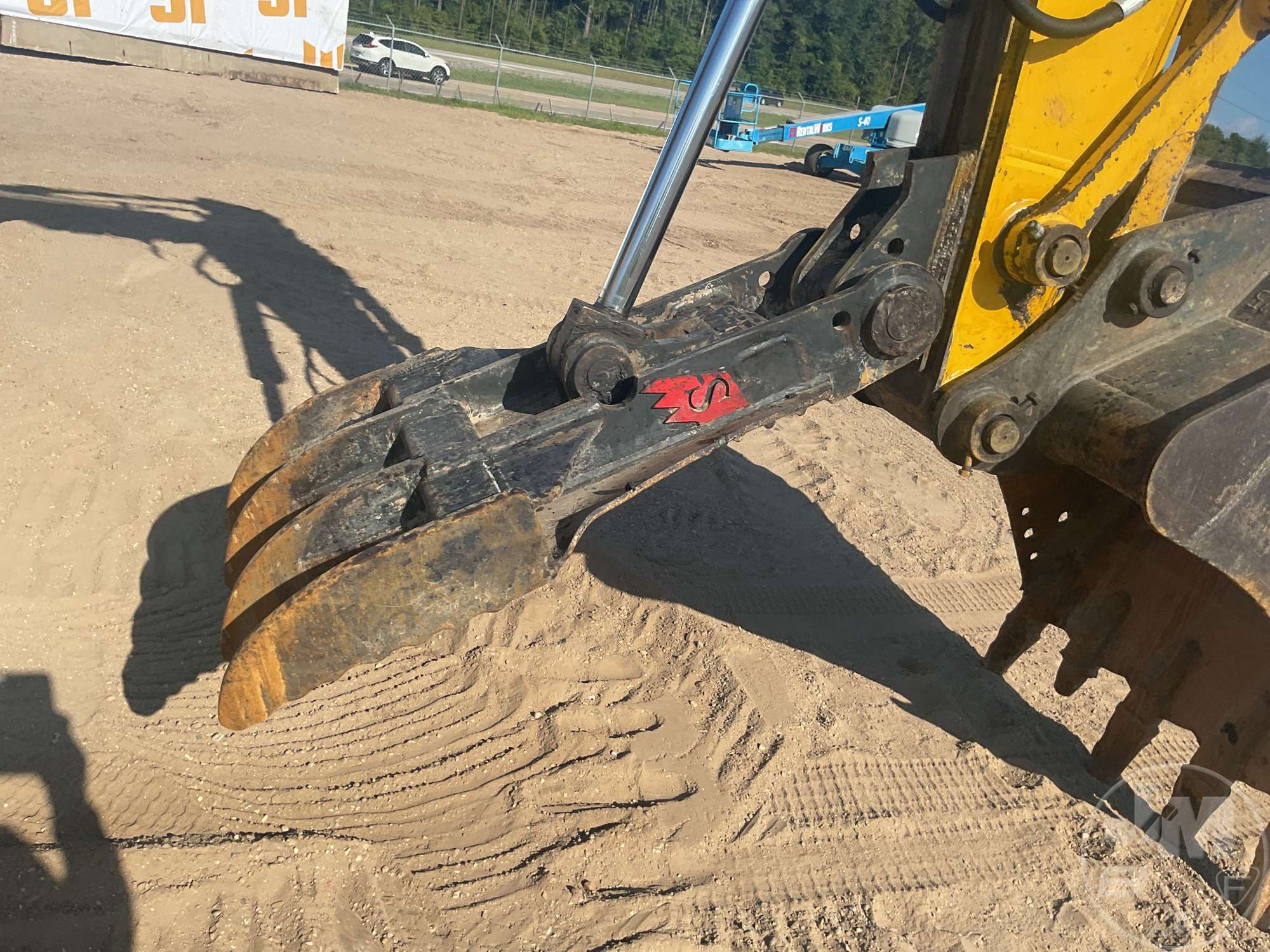 2017 Komatsu PC170LC-11