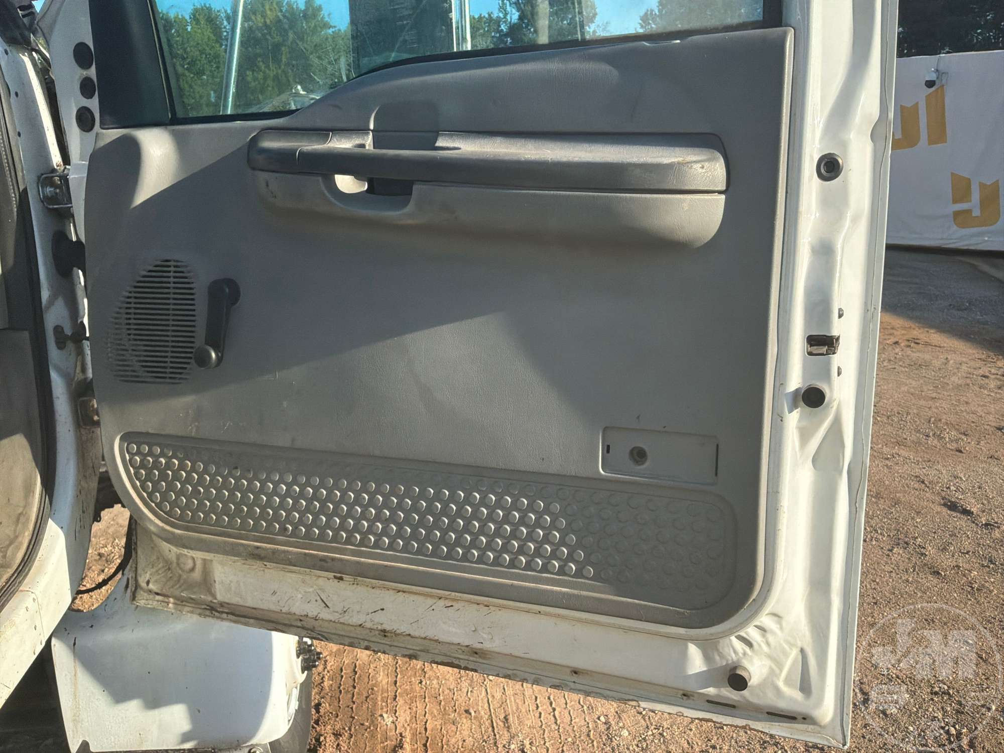 2009 Ford F-750 CREW CAB