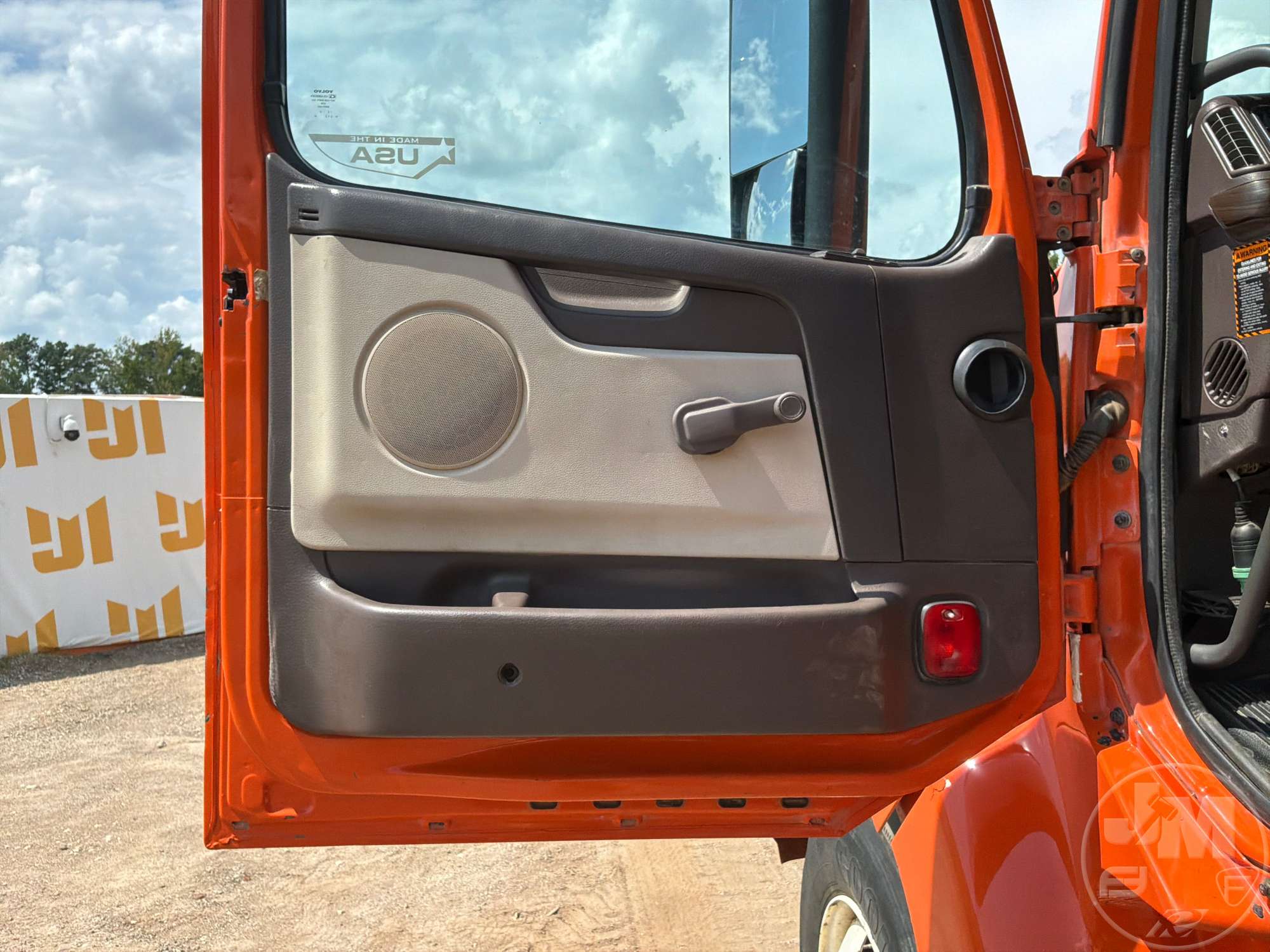 2014 Volvo VHD