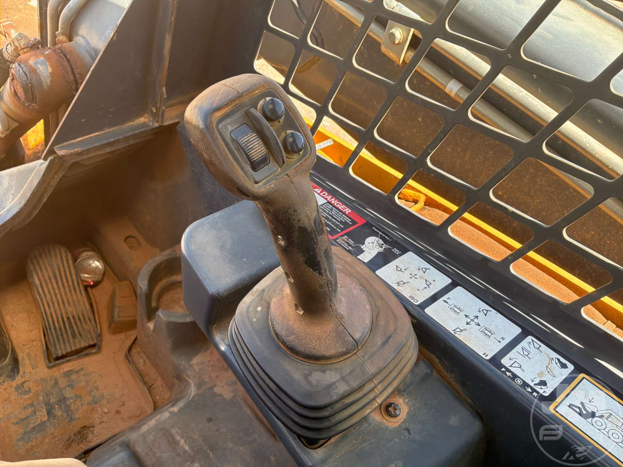 2016 John Deere 323E