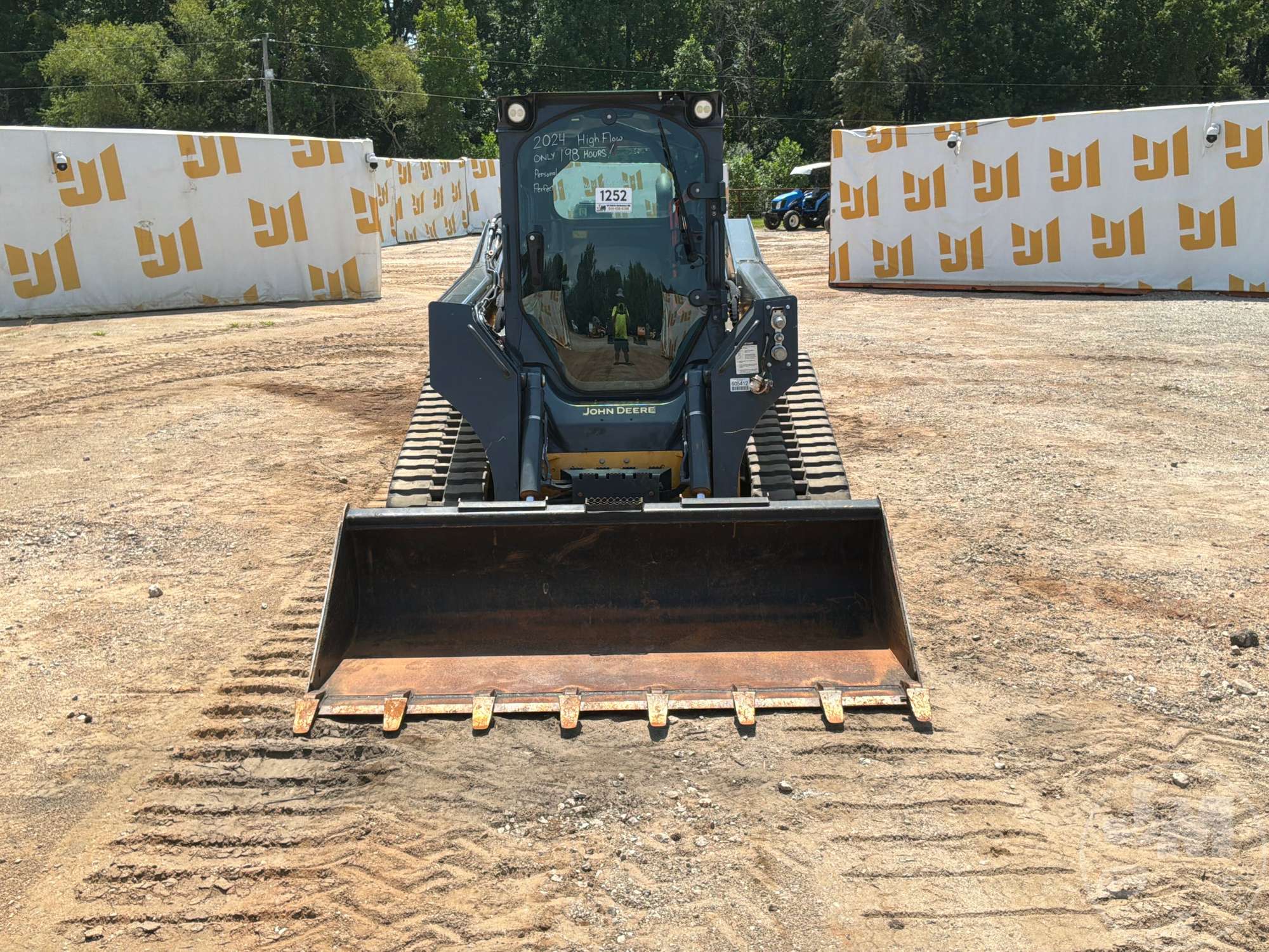 2024 John Deere 325G