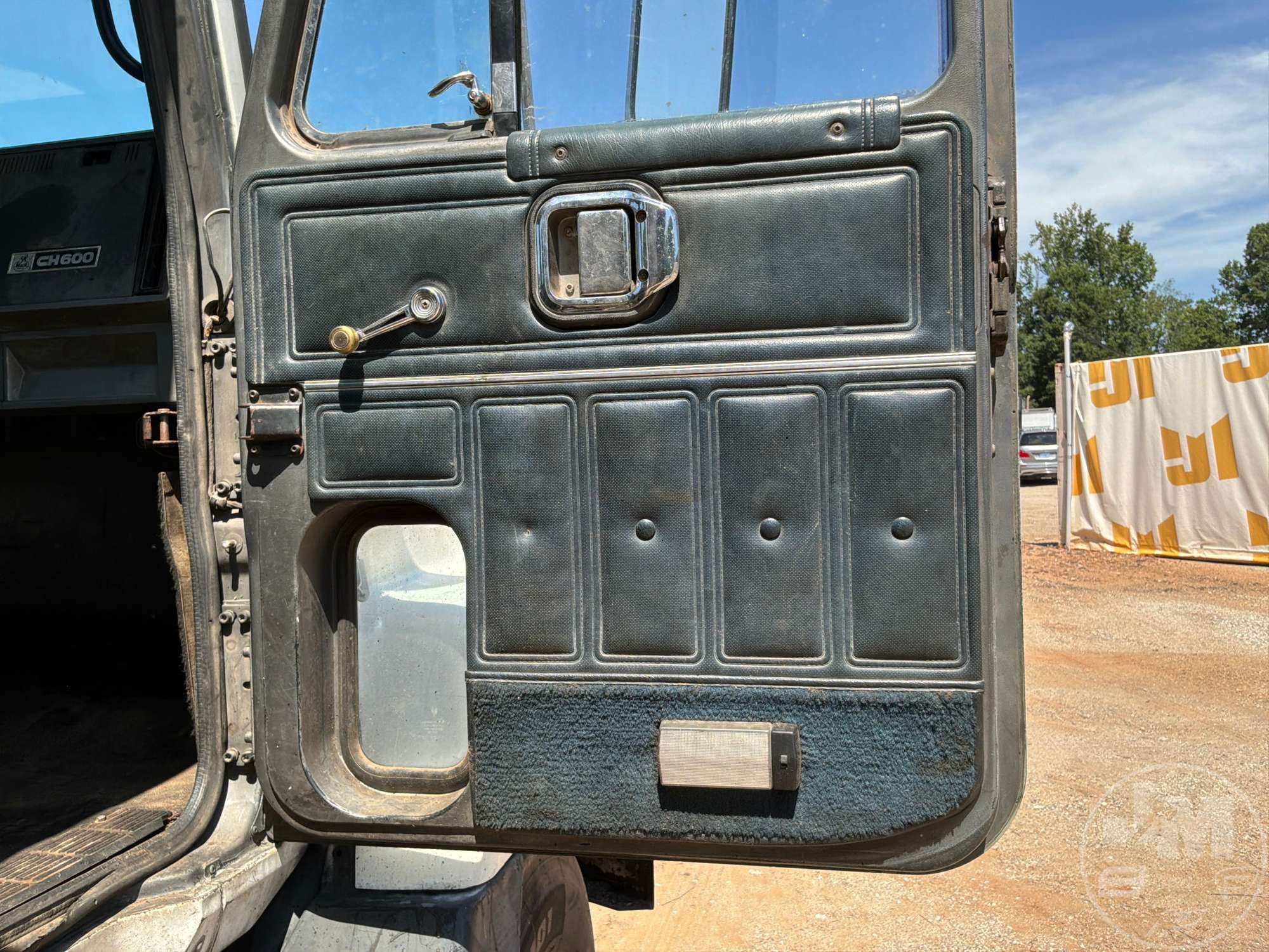 1993 Mack CH613