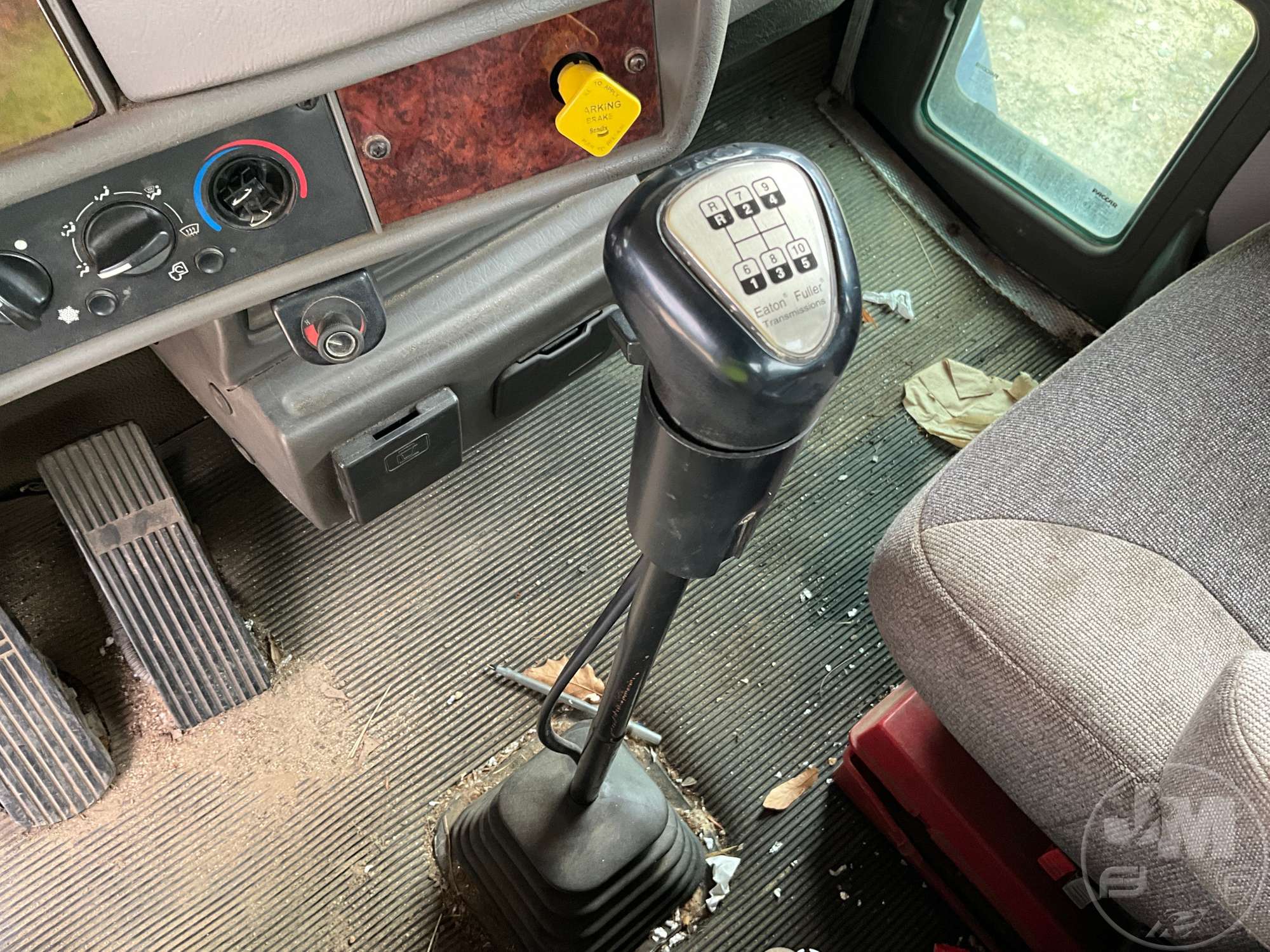 2011 Kenworth T3 SERIES