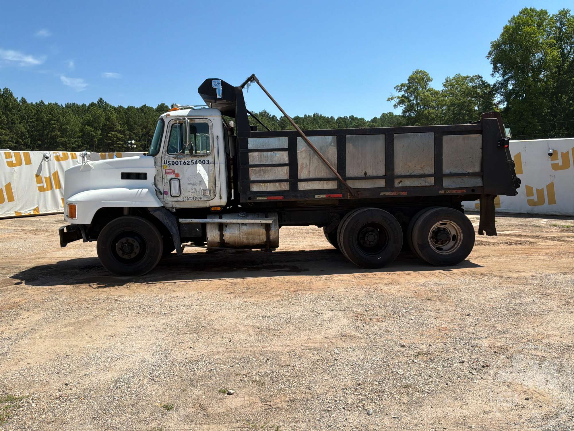 1993 Mack CH613