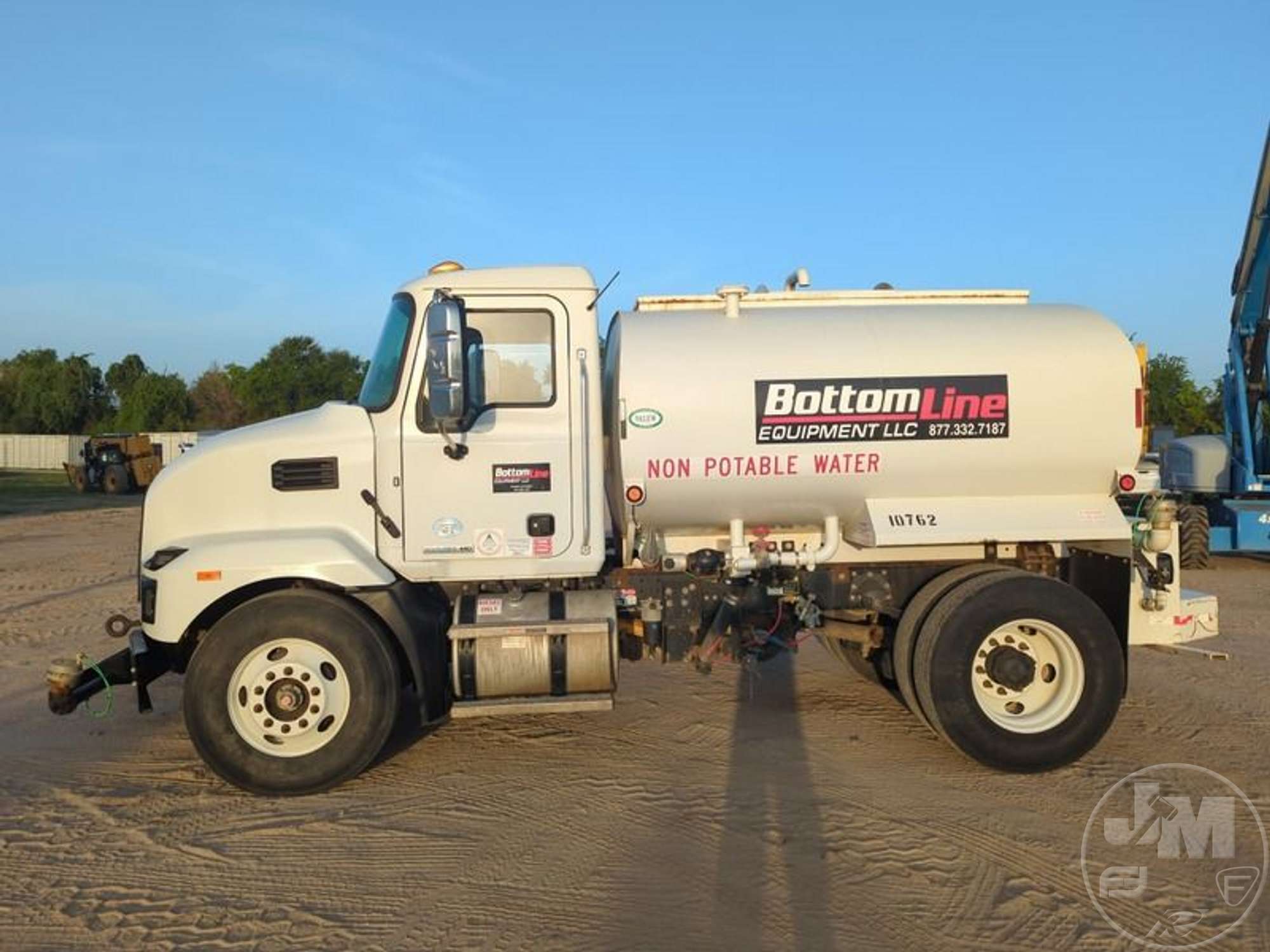 Photo of 2023 Mack MD642R