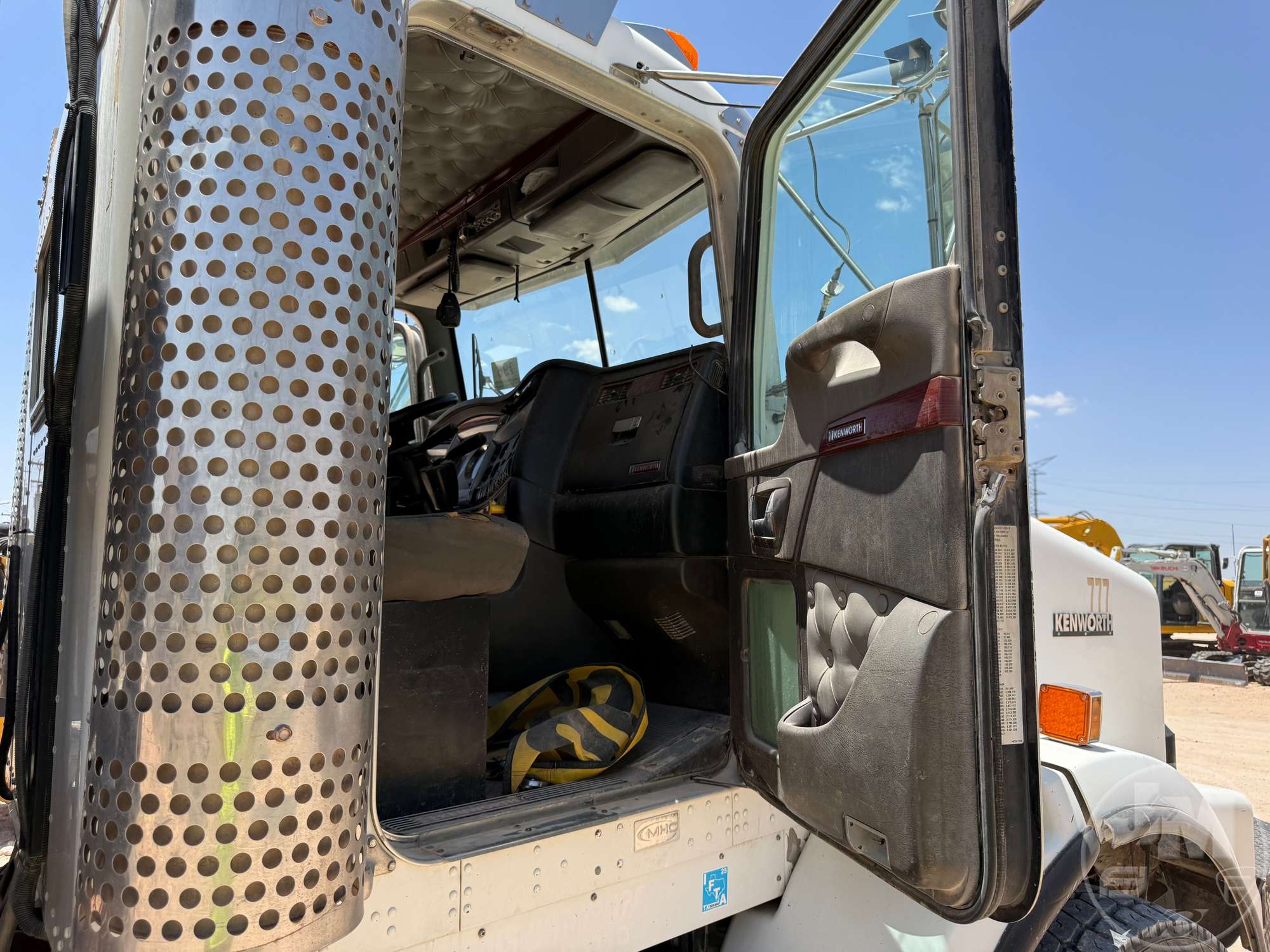 2007 Kenworth T8 SERIES
