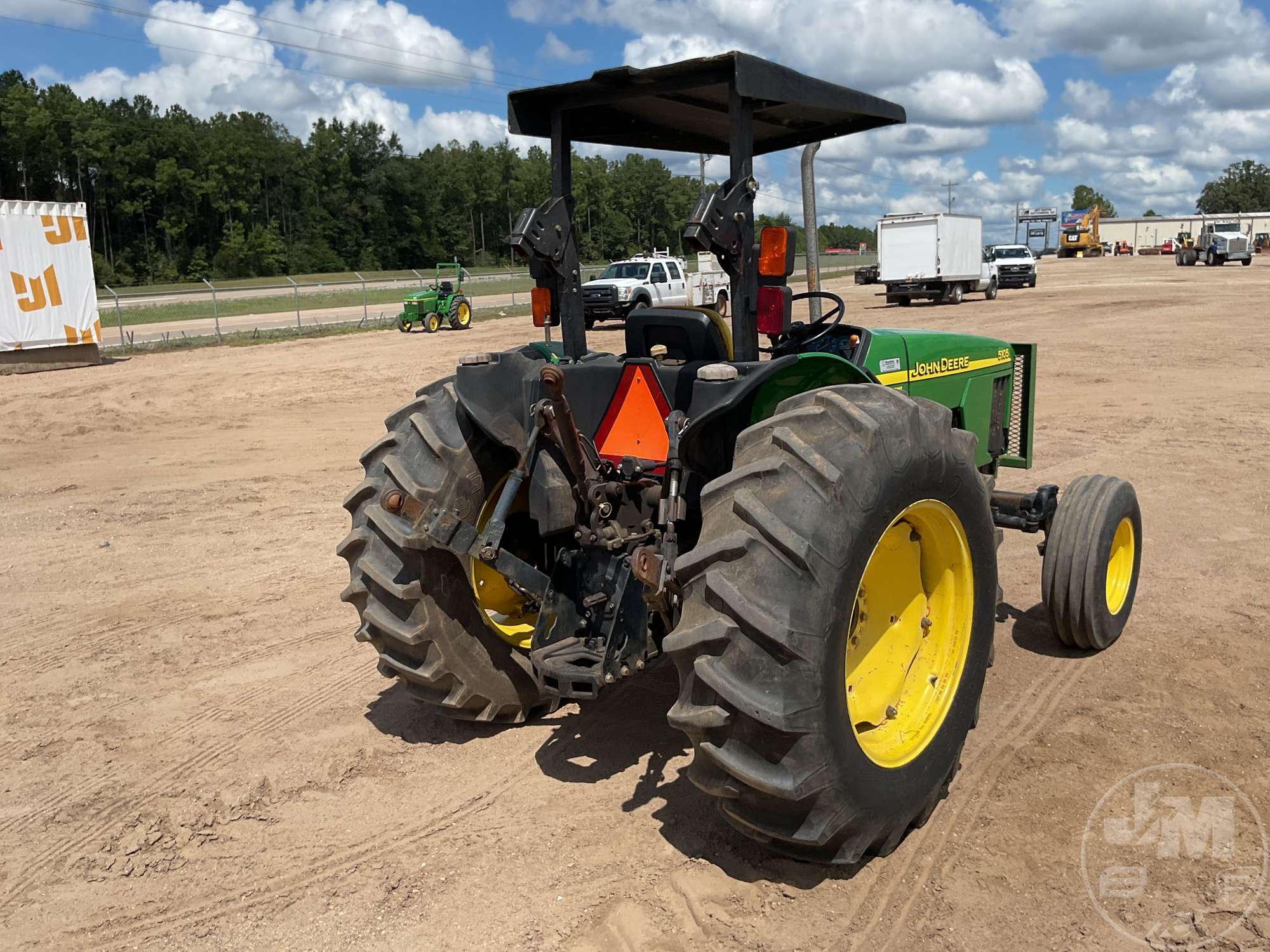 0 John Deere 5105