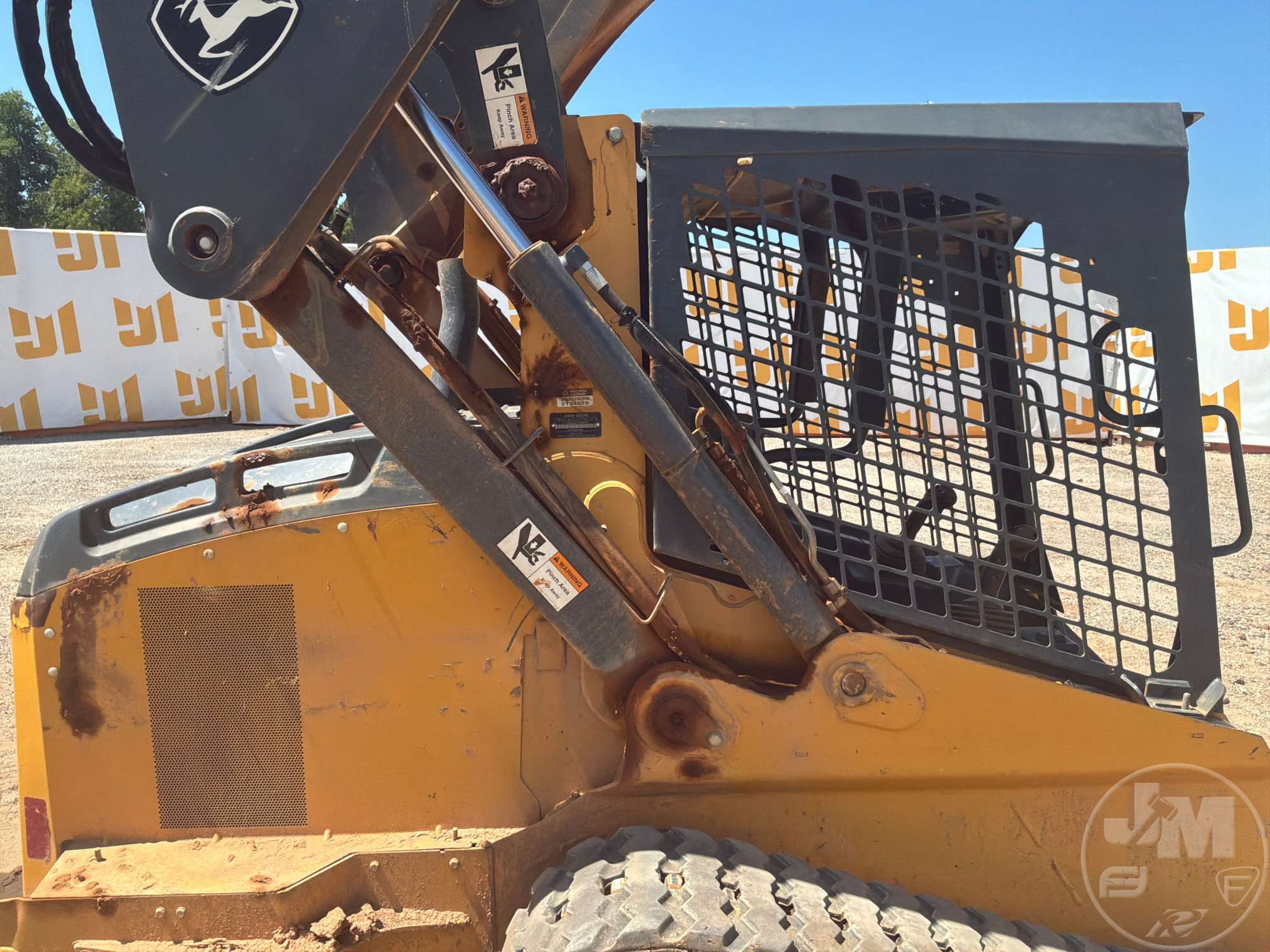 2016 John Deere 323E