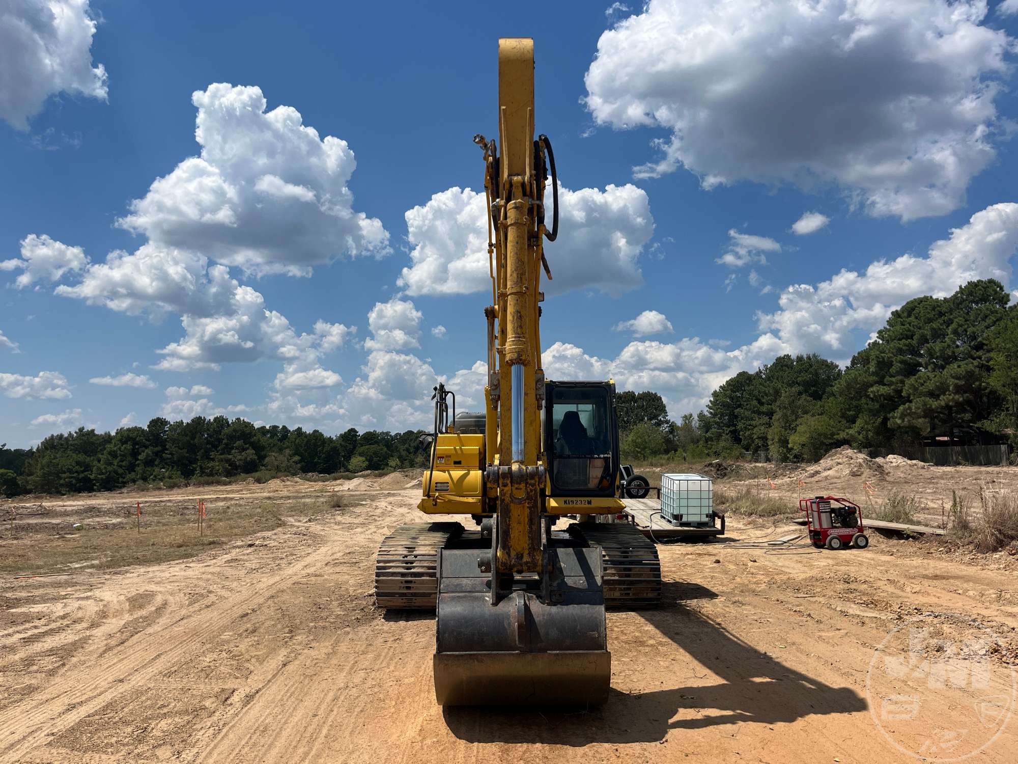2022 Komatsu PC240LC-11