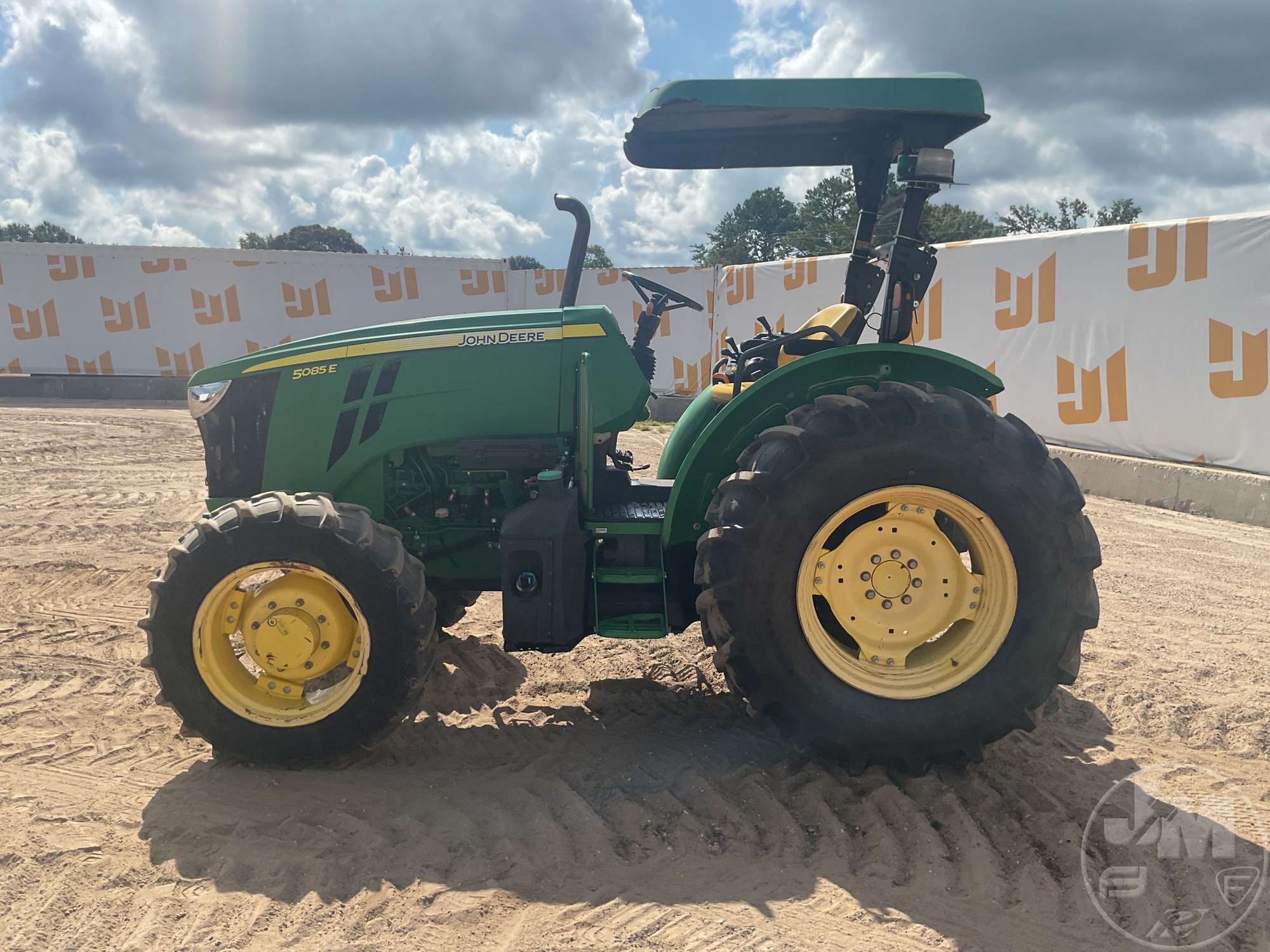 2014 John Deere 5085E
