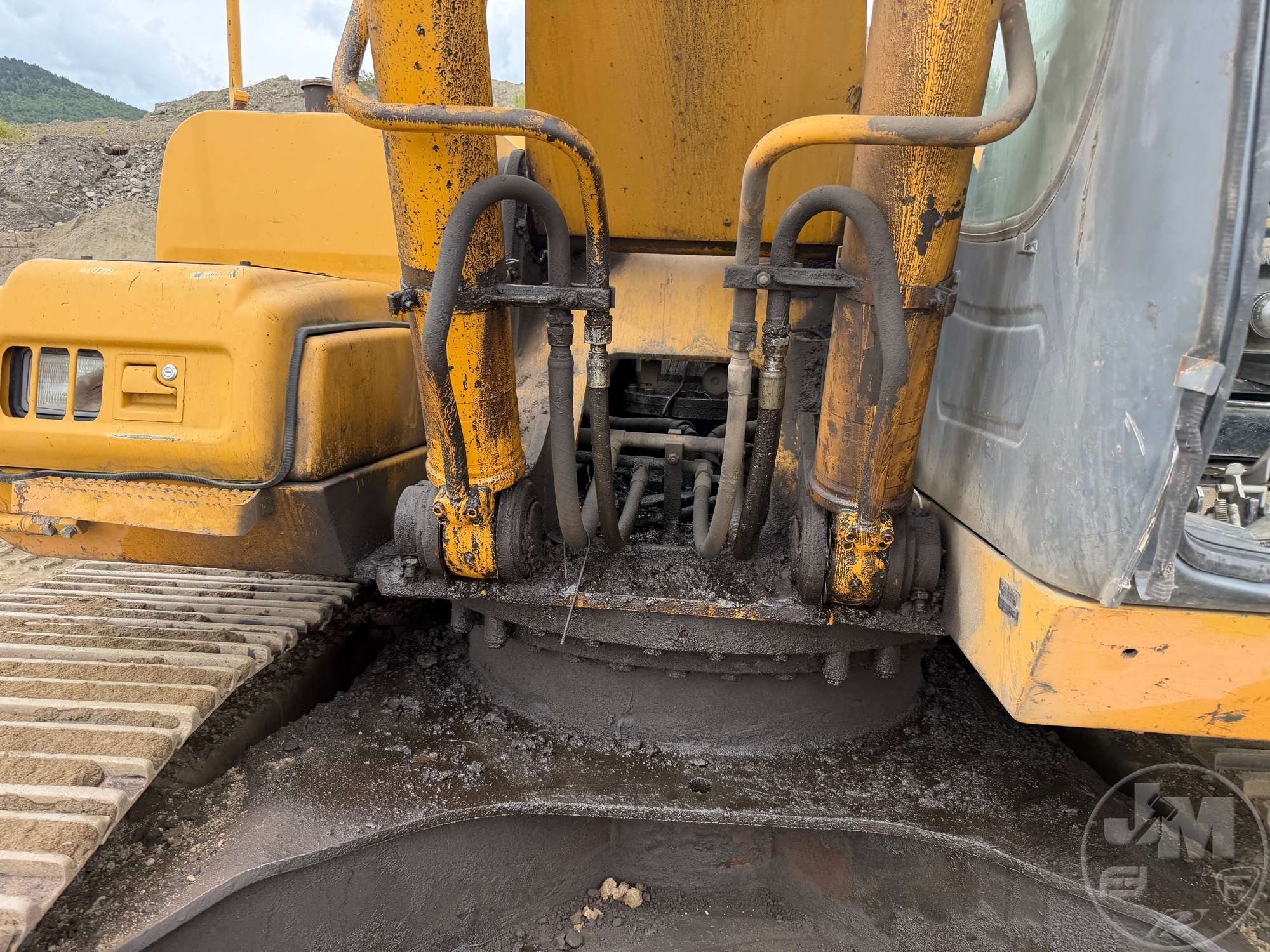 2004 John Deere 270C LC