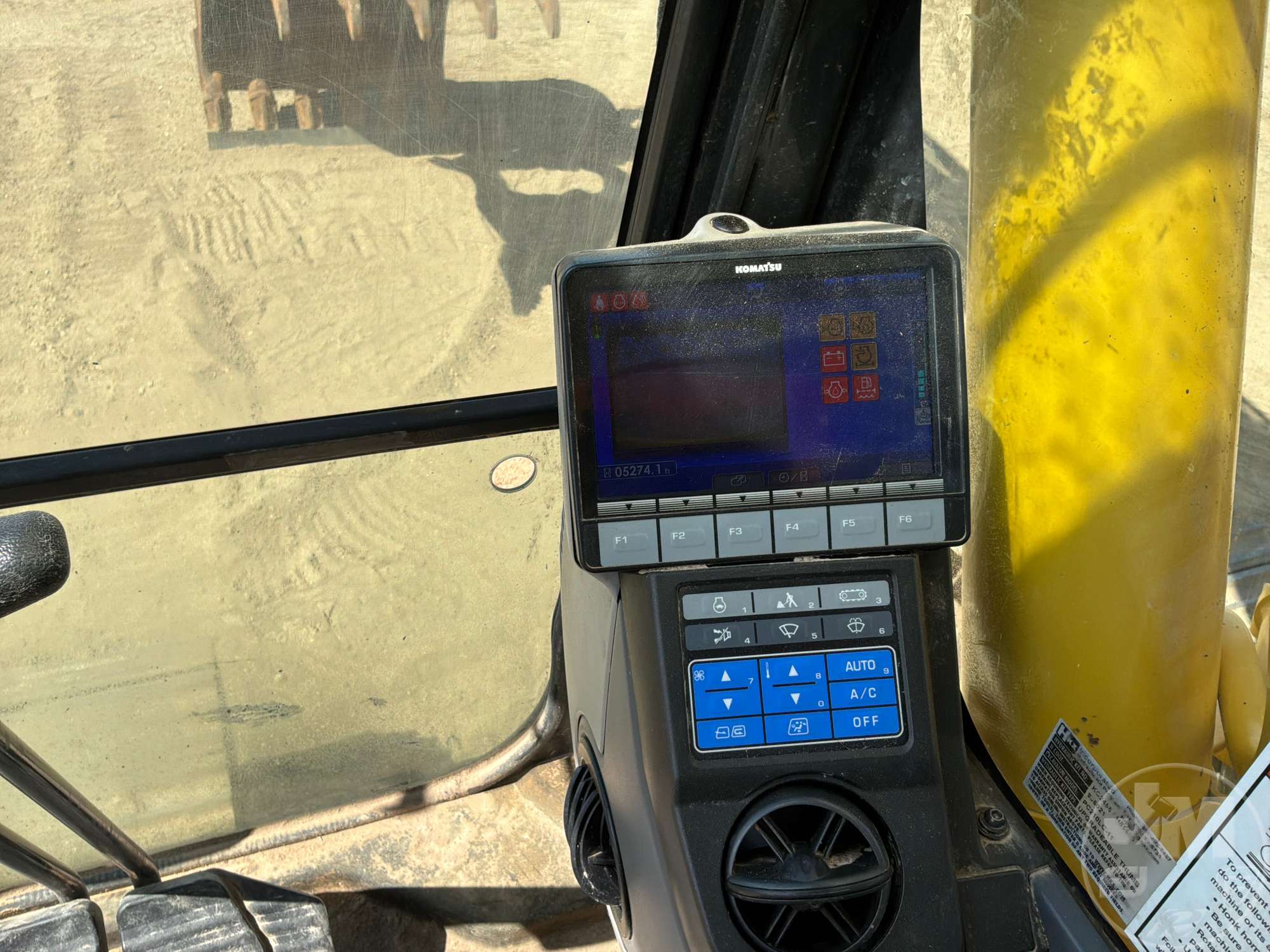 2019 Komatsu PC210LC-11