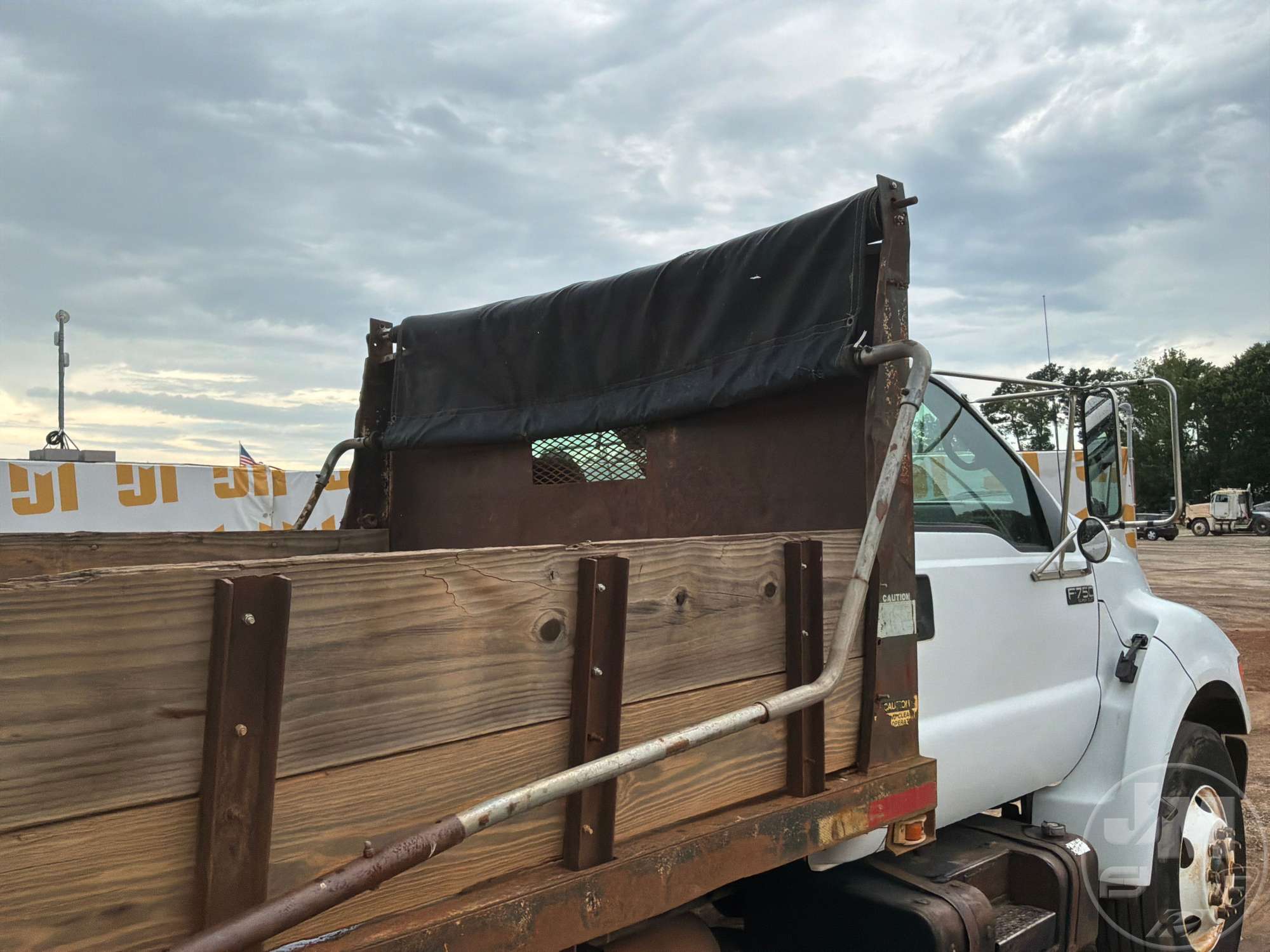 2000 Ford F-750