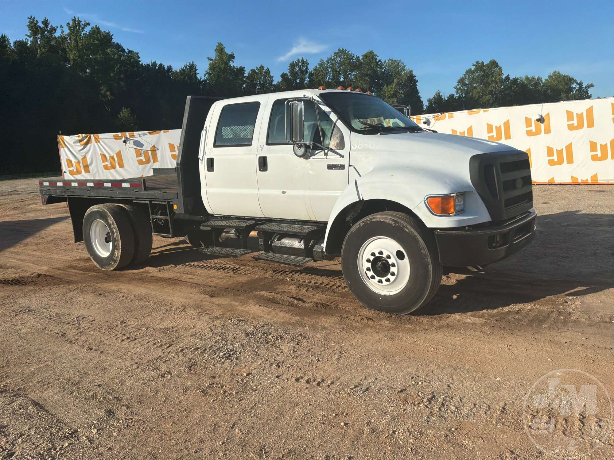2009 Ford F-750 CREW CAB