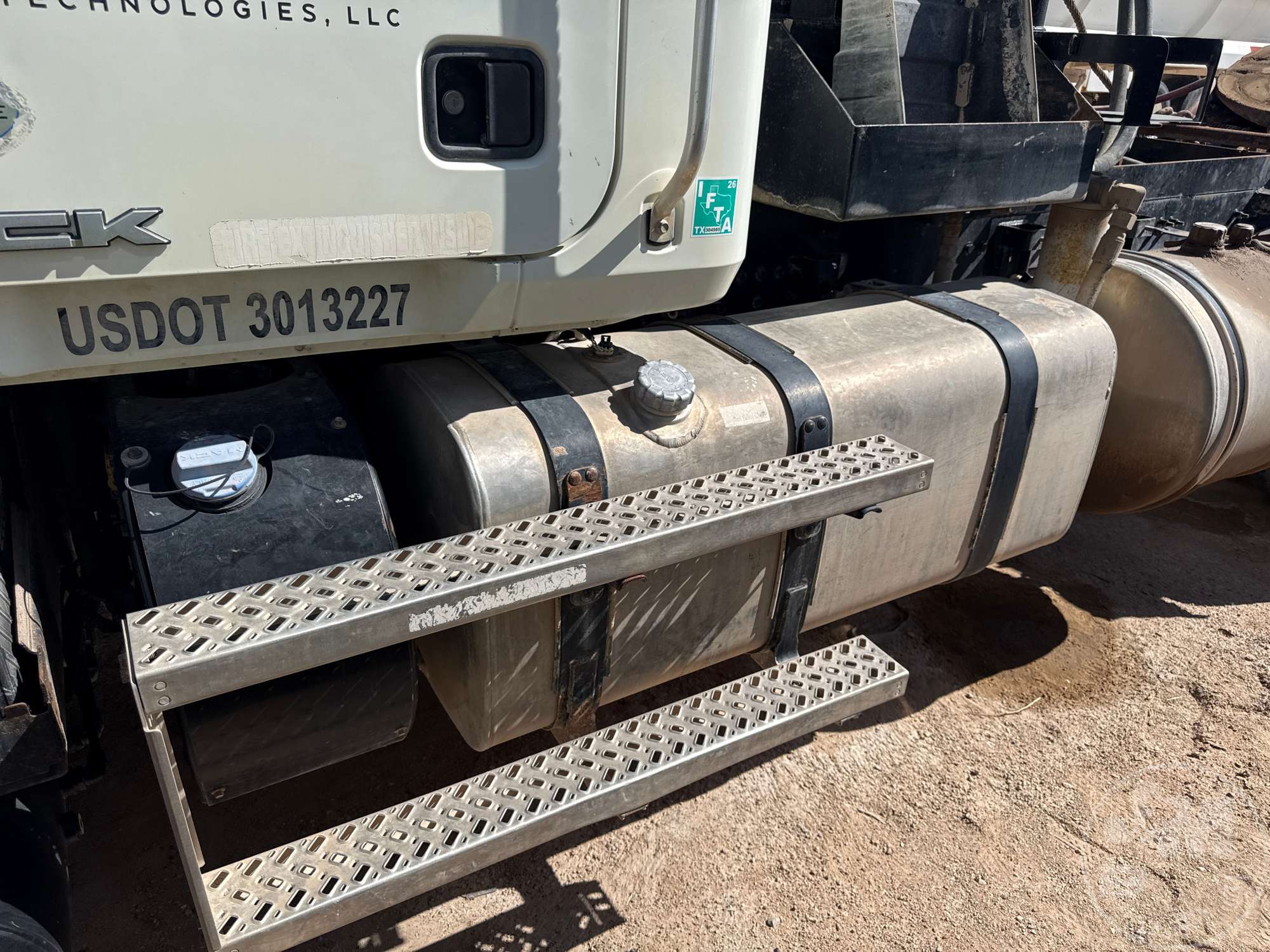 2015 Mack GU713
