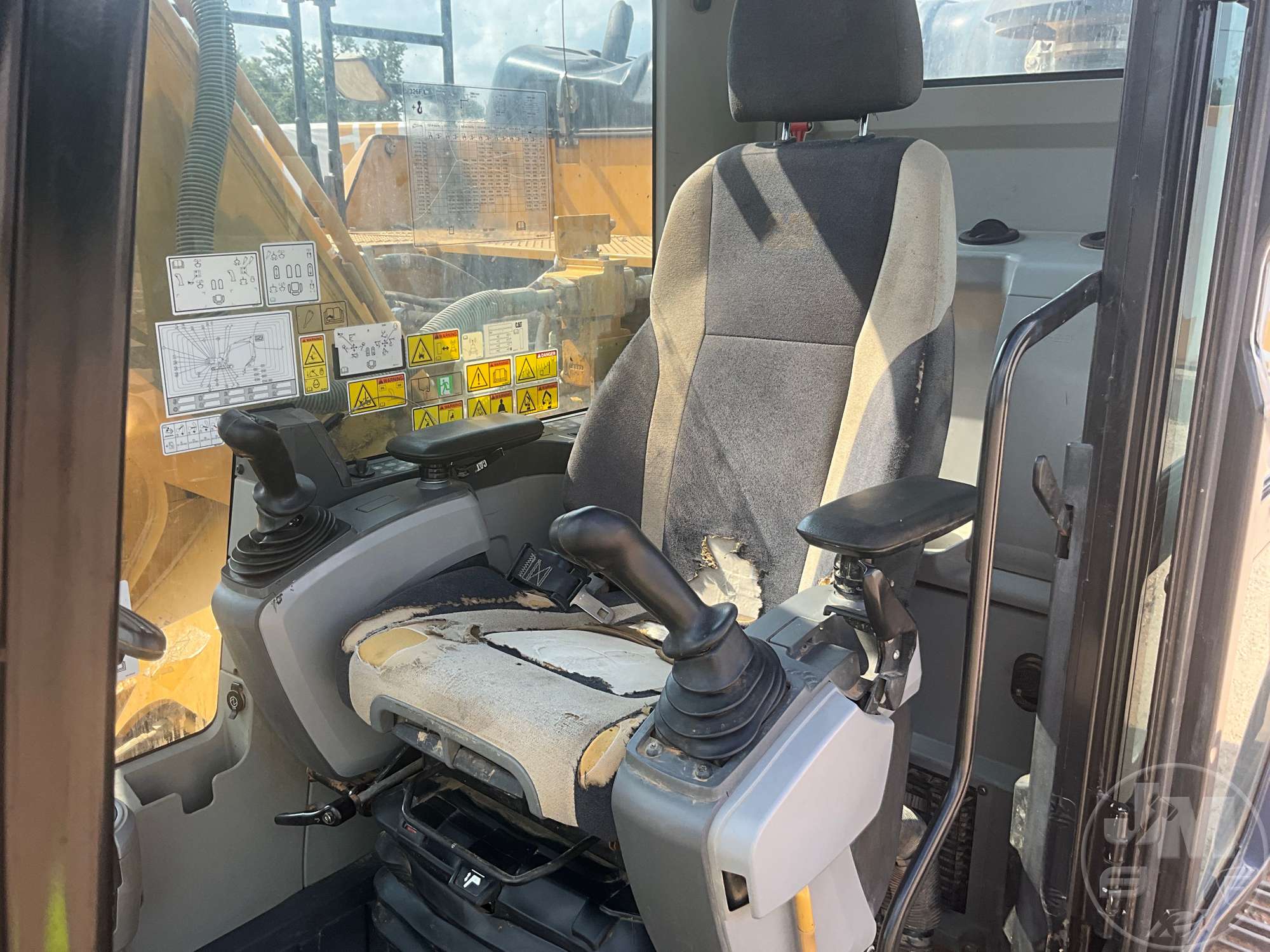 2019 Caterpillar 326F L