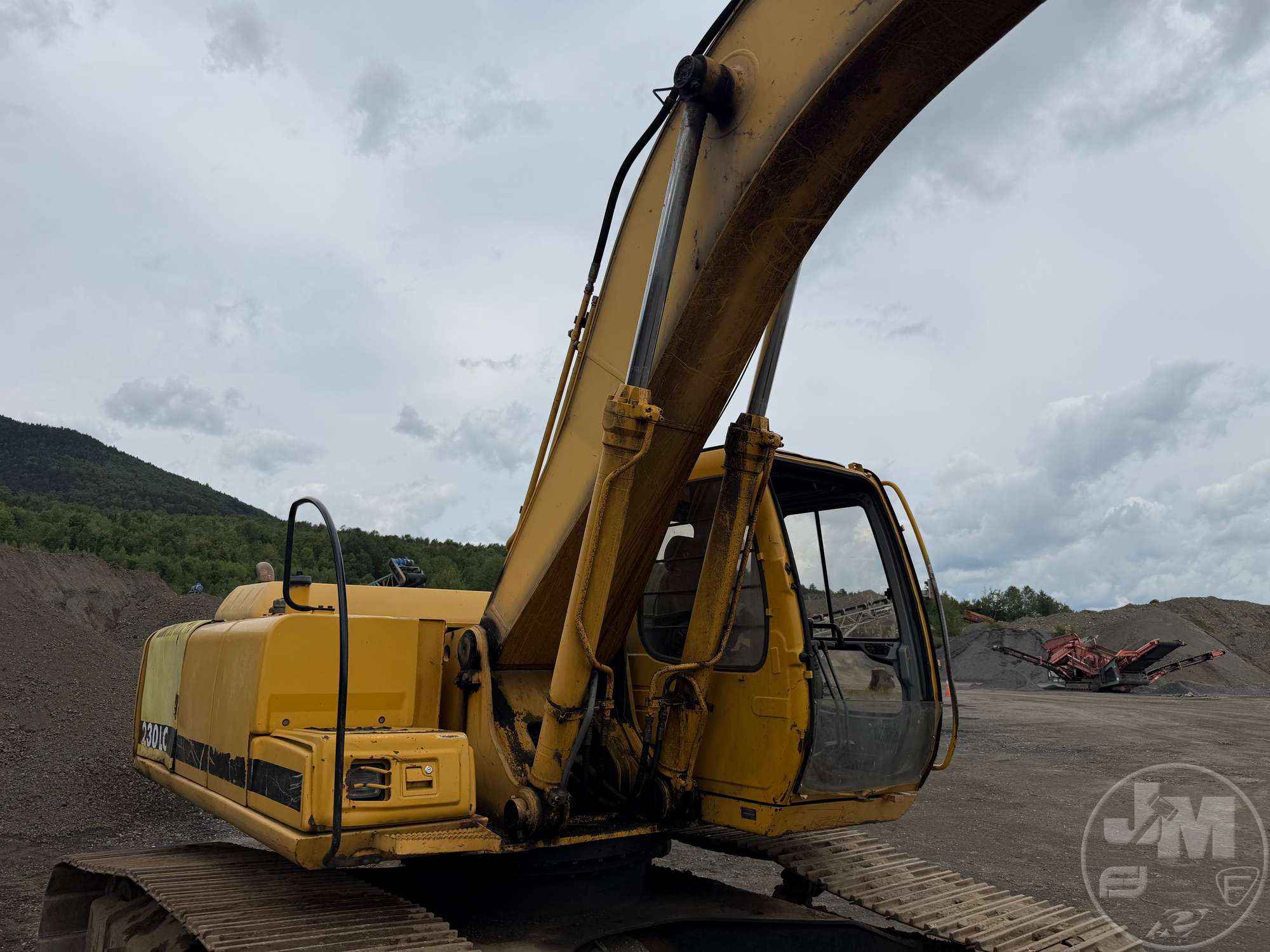 2001 John Deere 230 LC