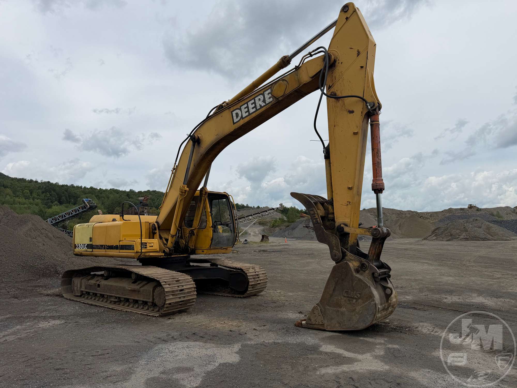 2001 John Deere 230 LC