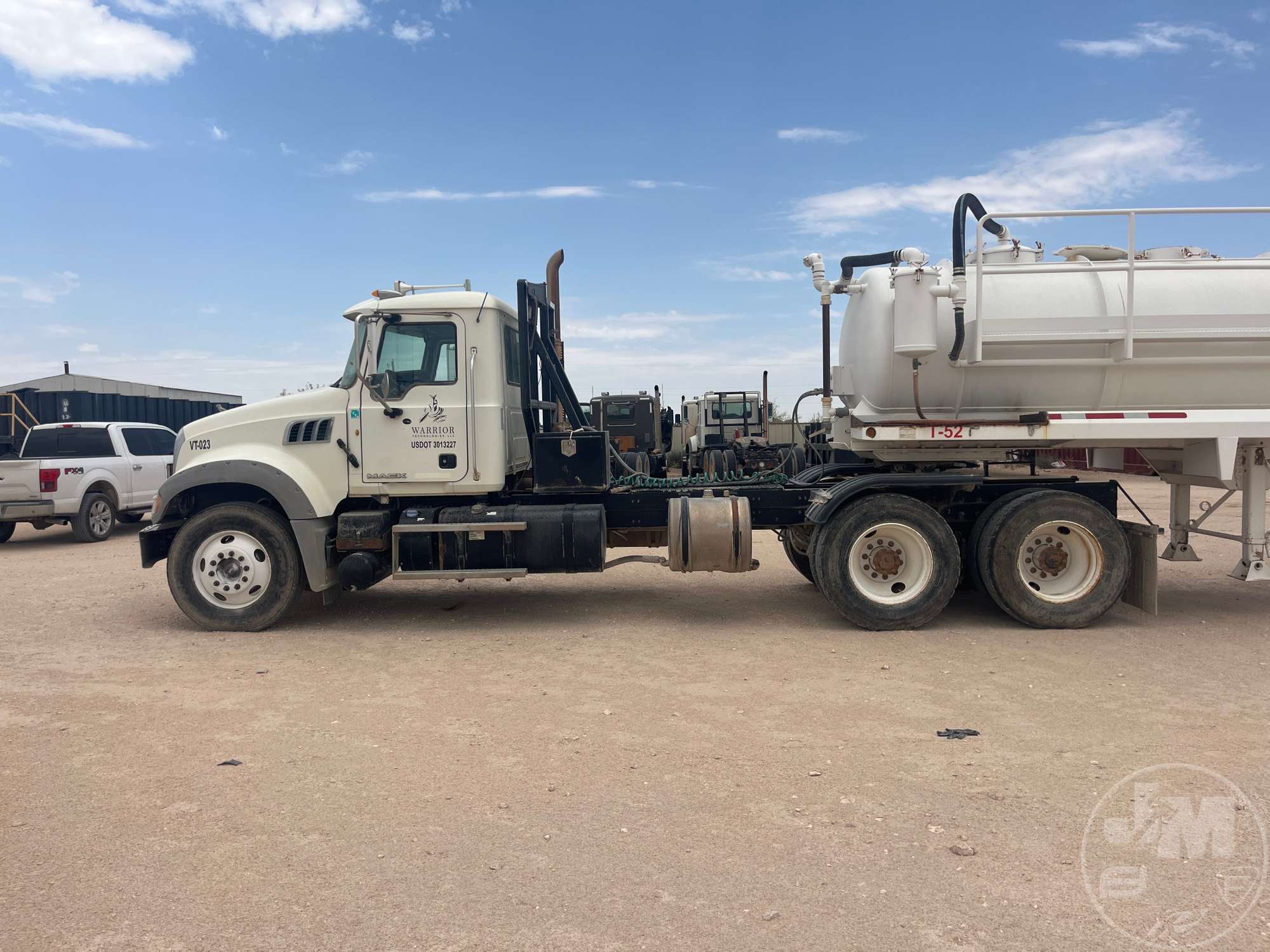 2013 Mack GU713