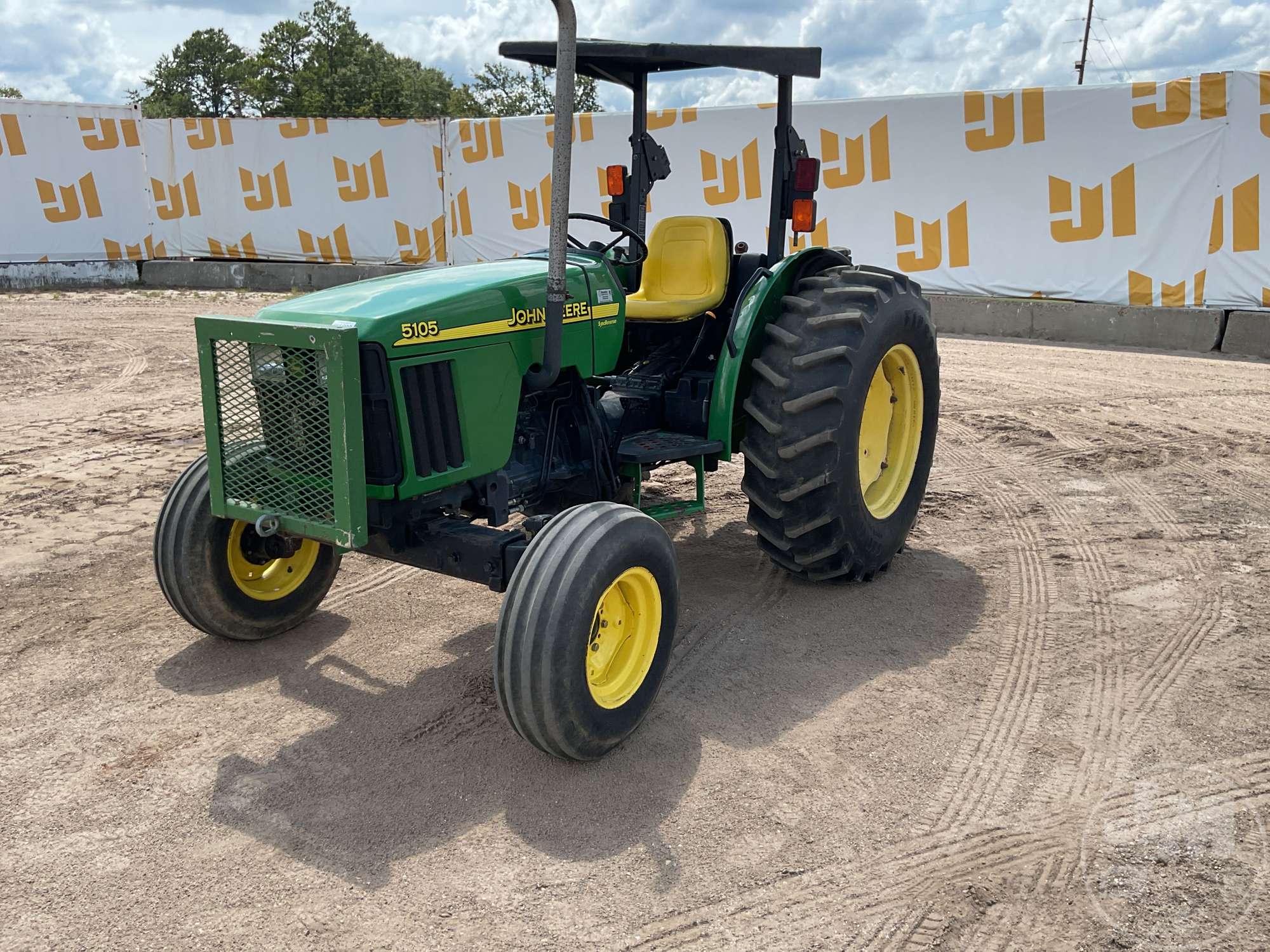 Photo of John Deere 5105