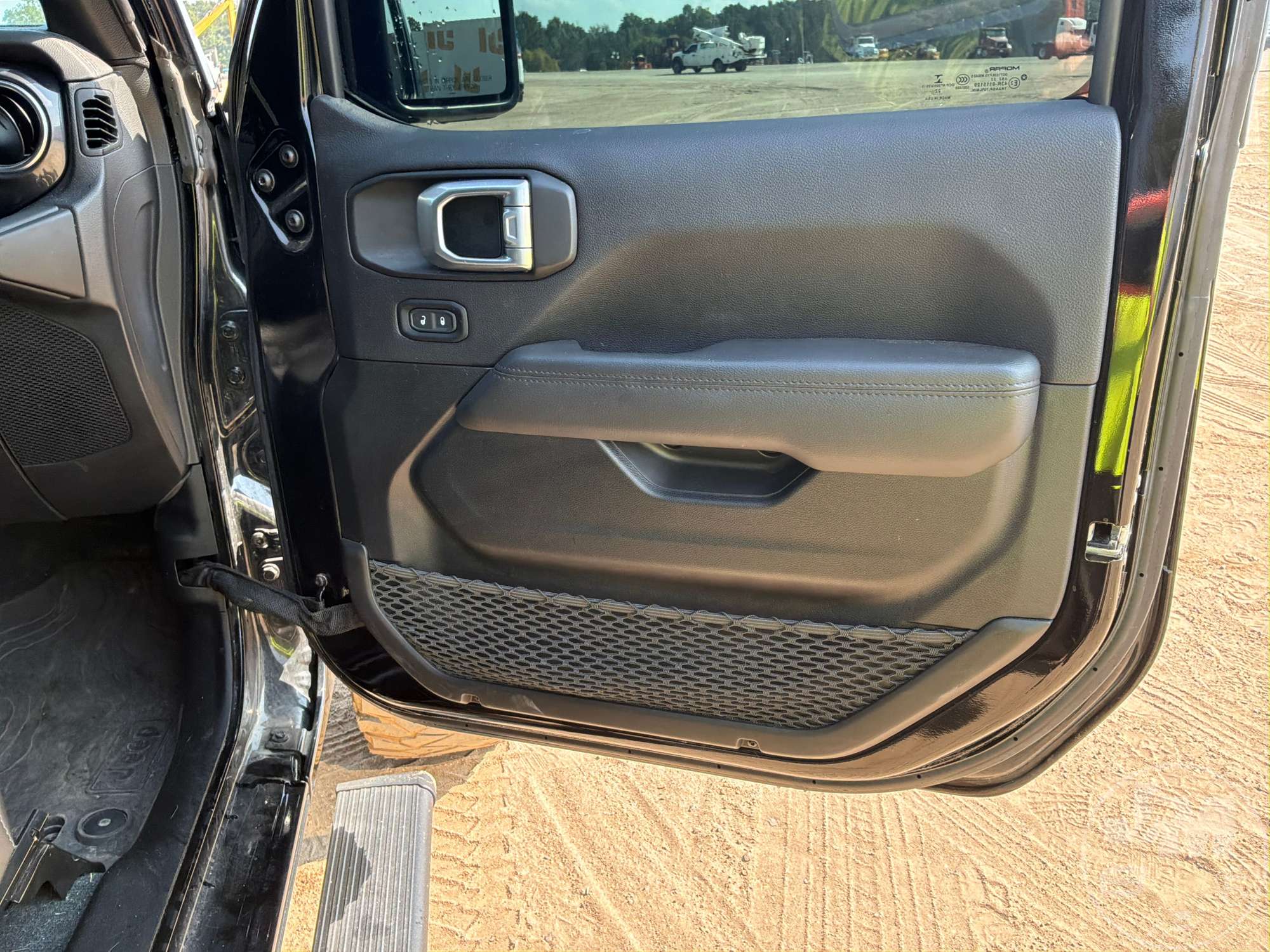 2023 Jeep WRANGLER