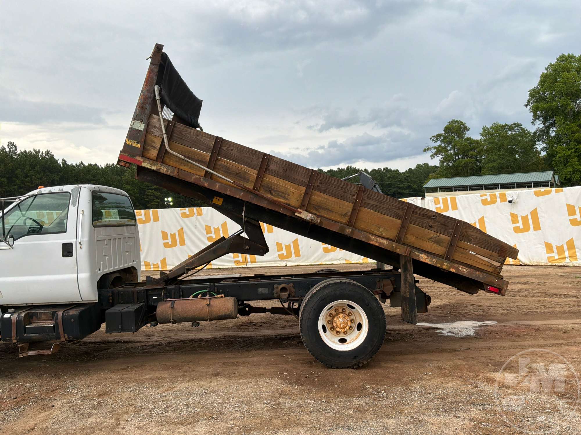 2000 Ford F-750