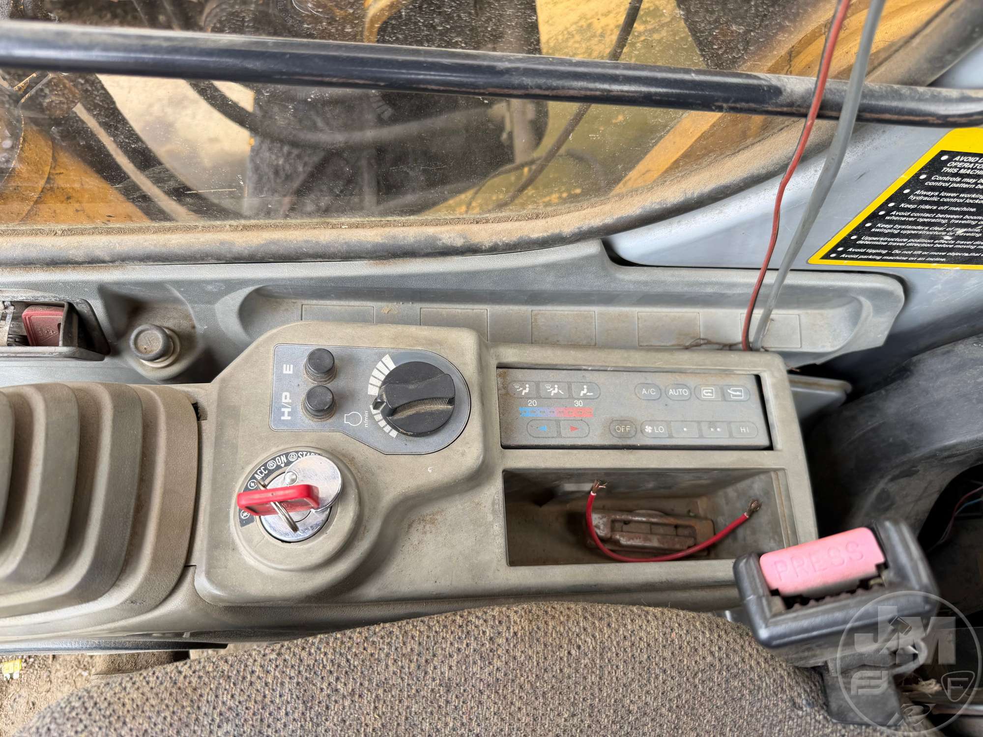 2001 John Deere 230 LC