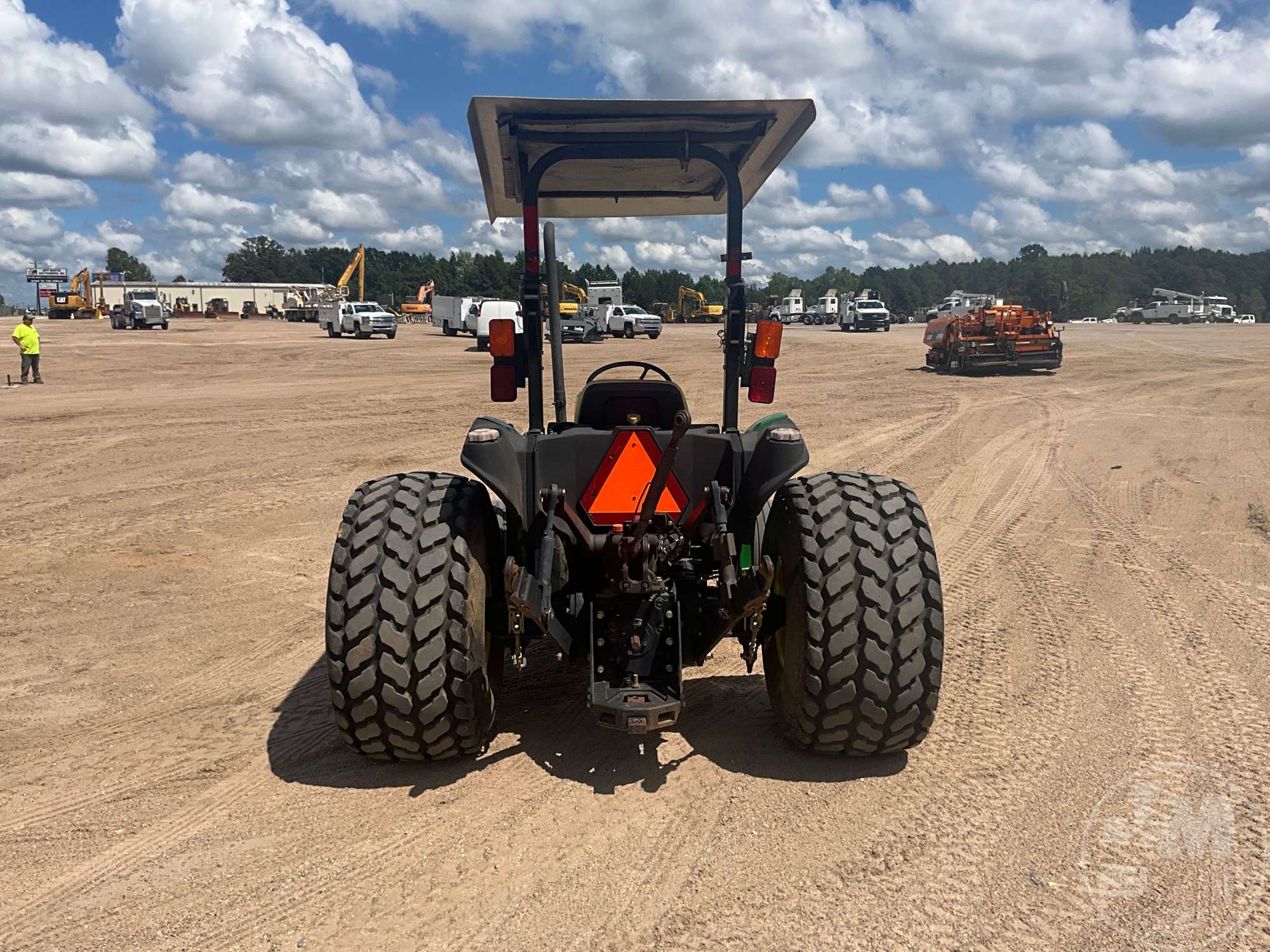 0 John Deere 5105
