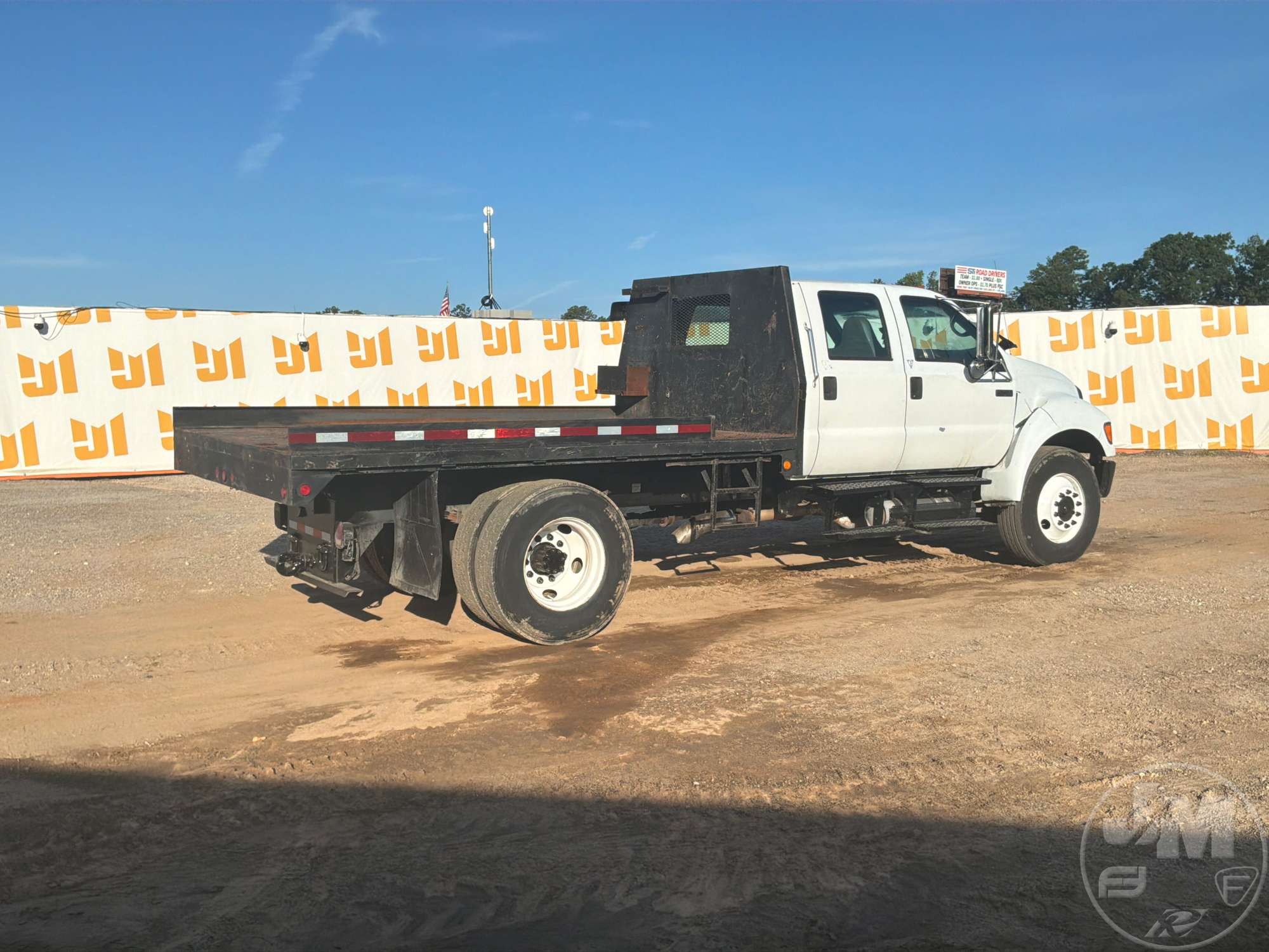 2009 Ford F-750 CREW CAB