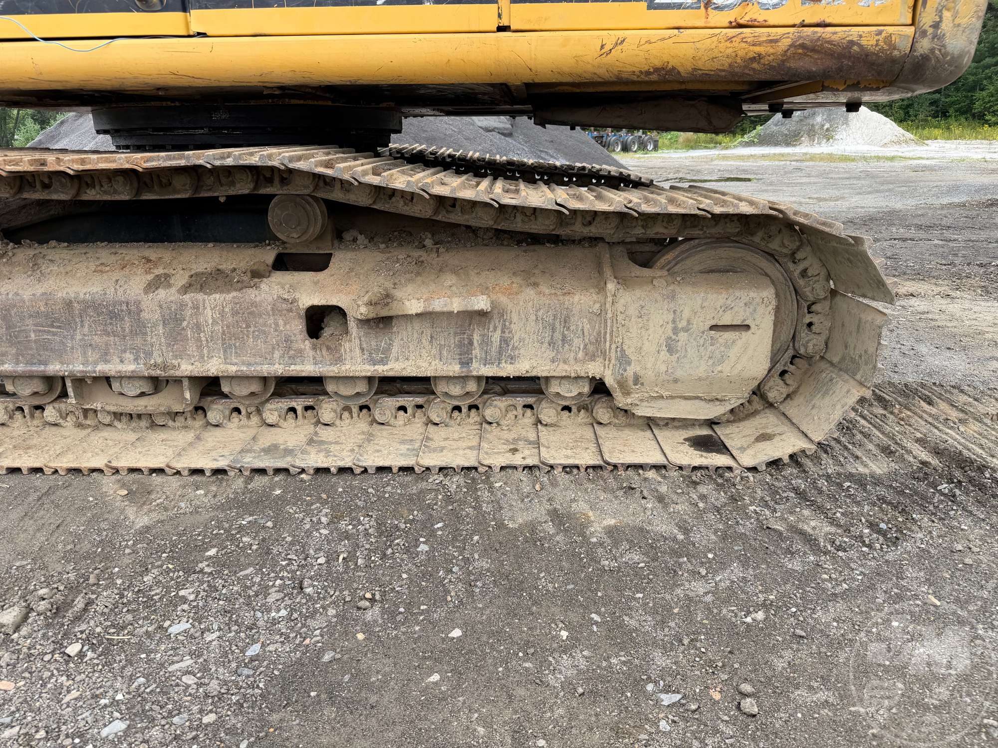 2001 John Deere 230 LC