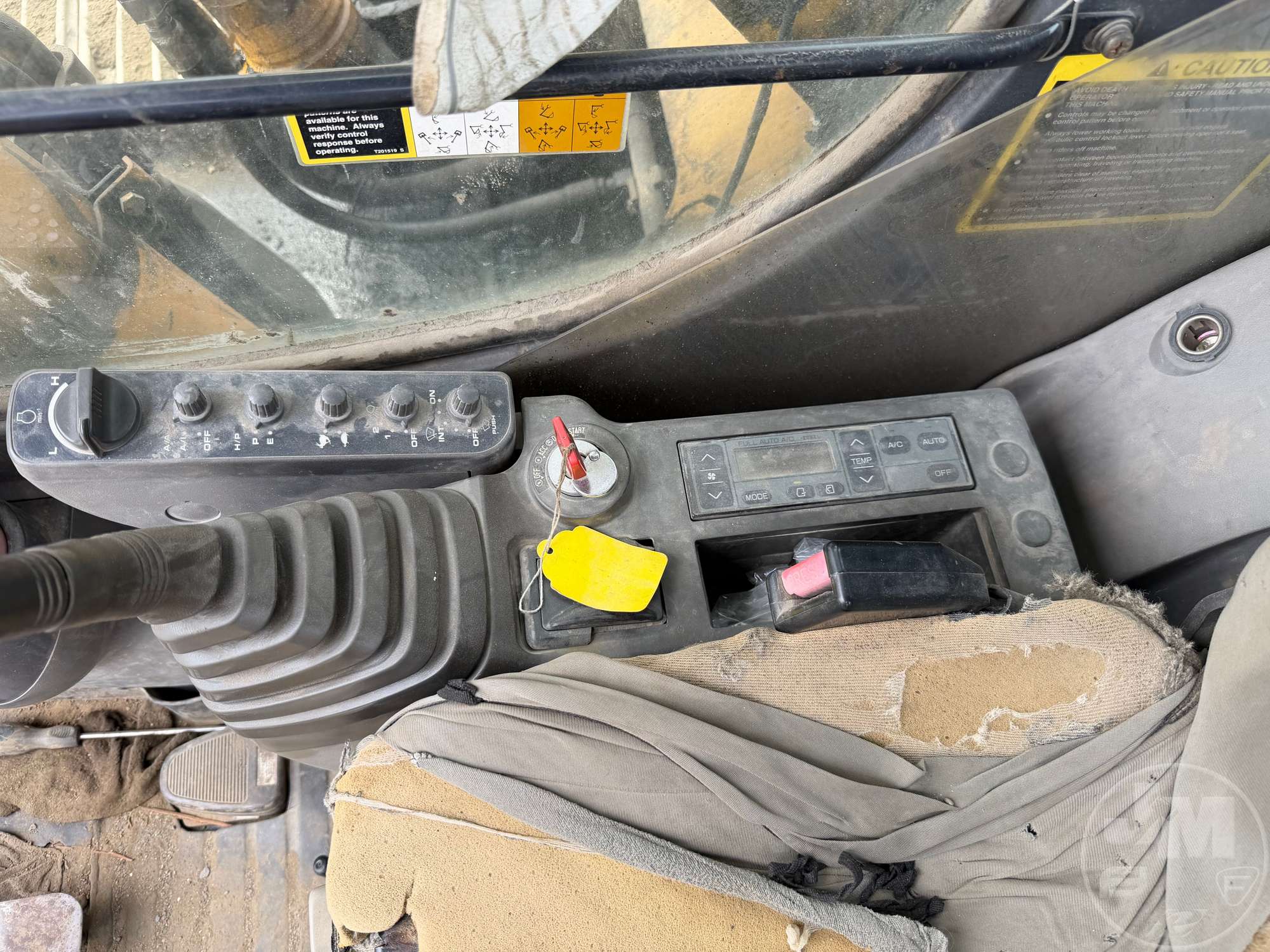 2004 John Deere 270C LC