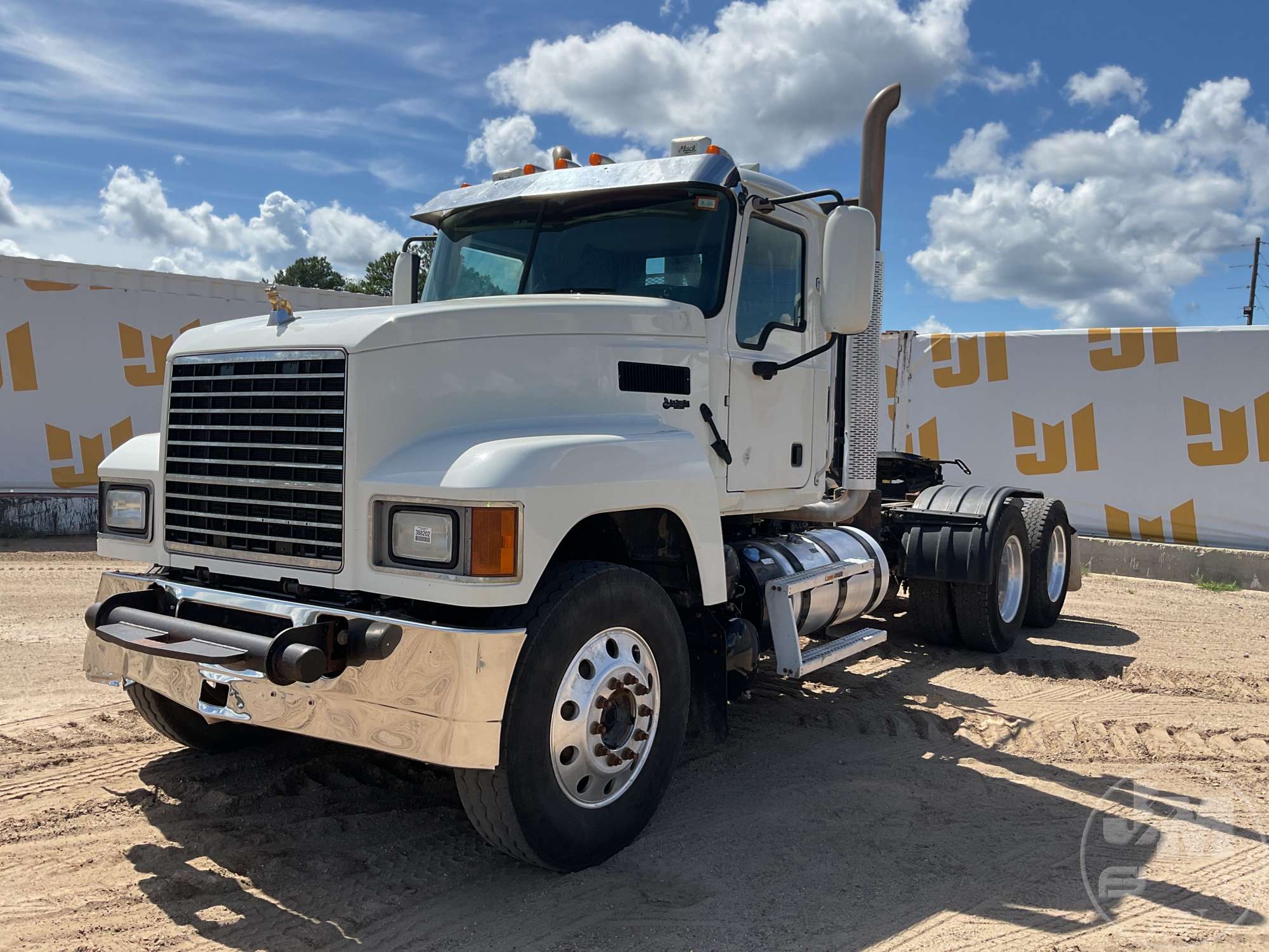 Photo of 2018 Mack CHU613 PINNACLE