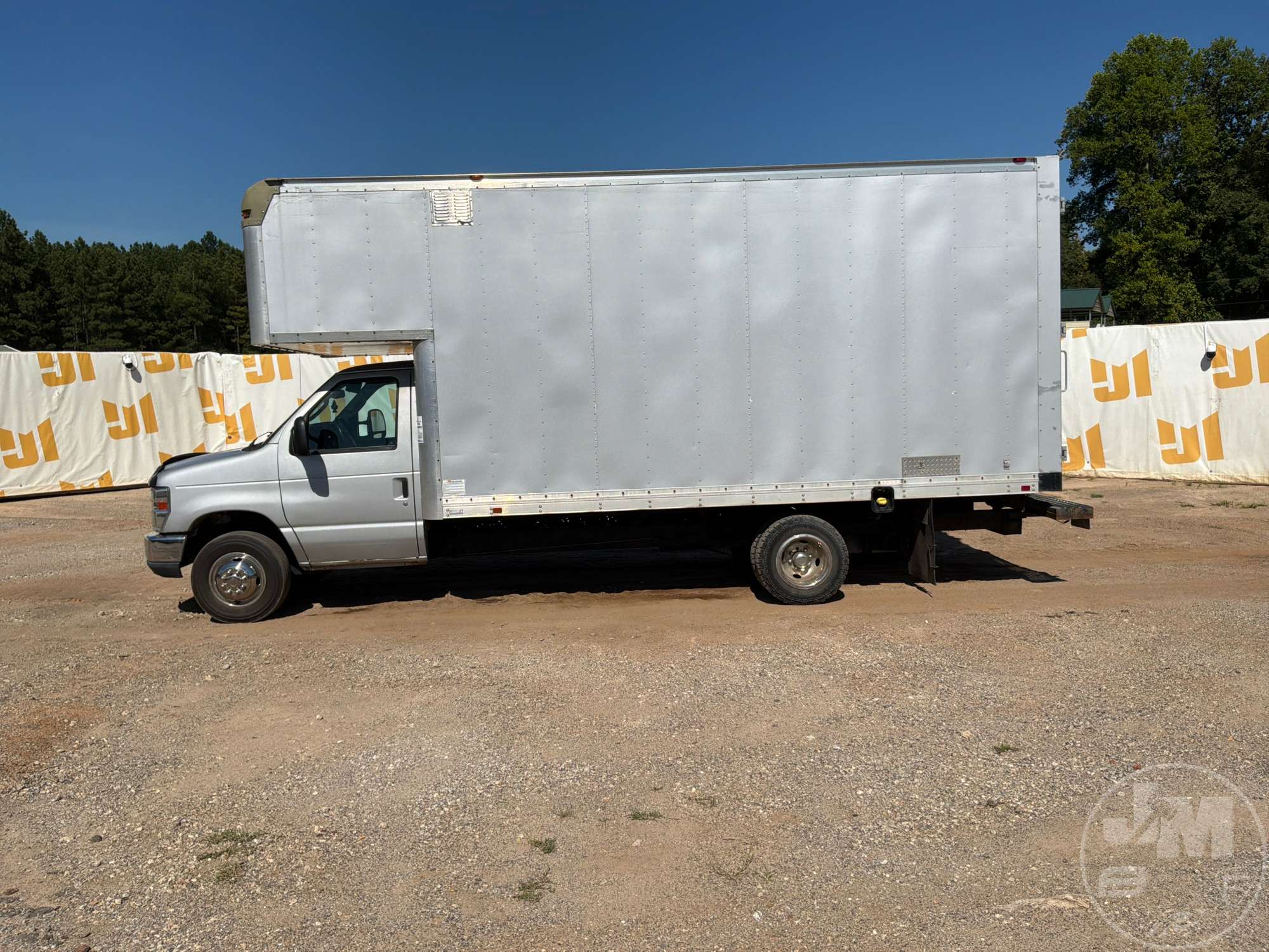 2016 Ford E-450
