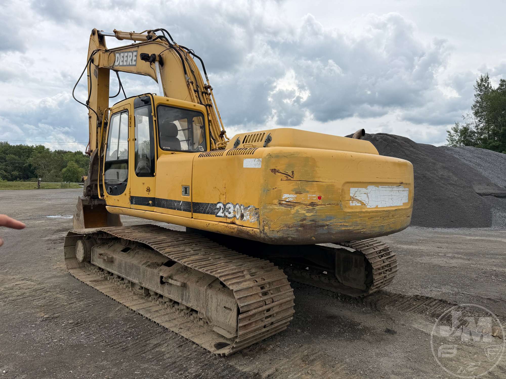 2001 John Deere 230 LC