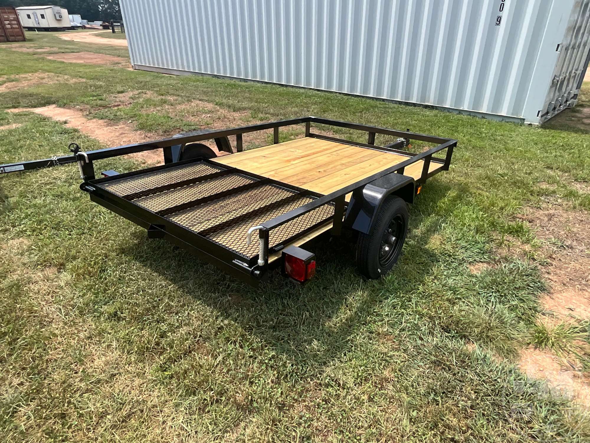2027 TRIPLE CROWN TRAILERS, INC LD5X8S10O