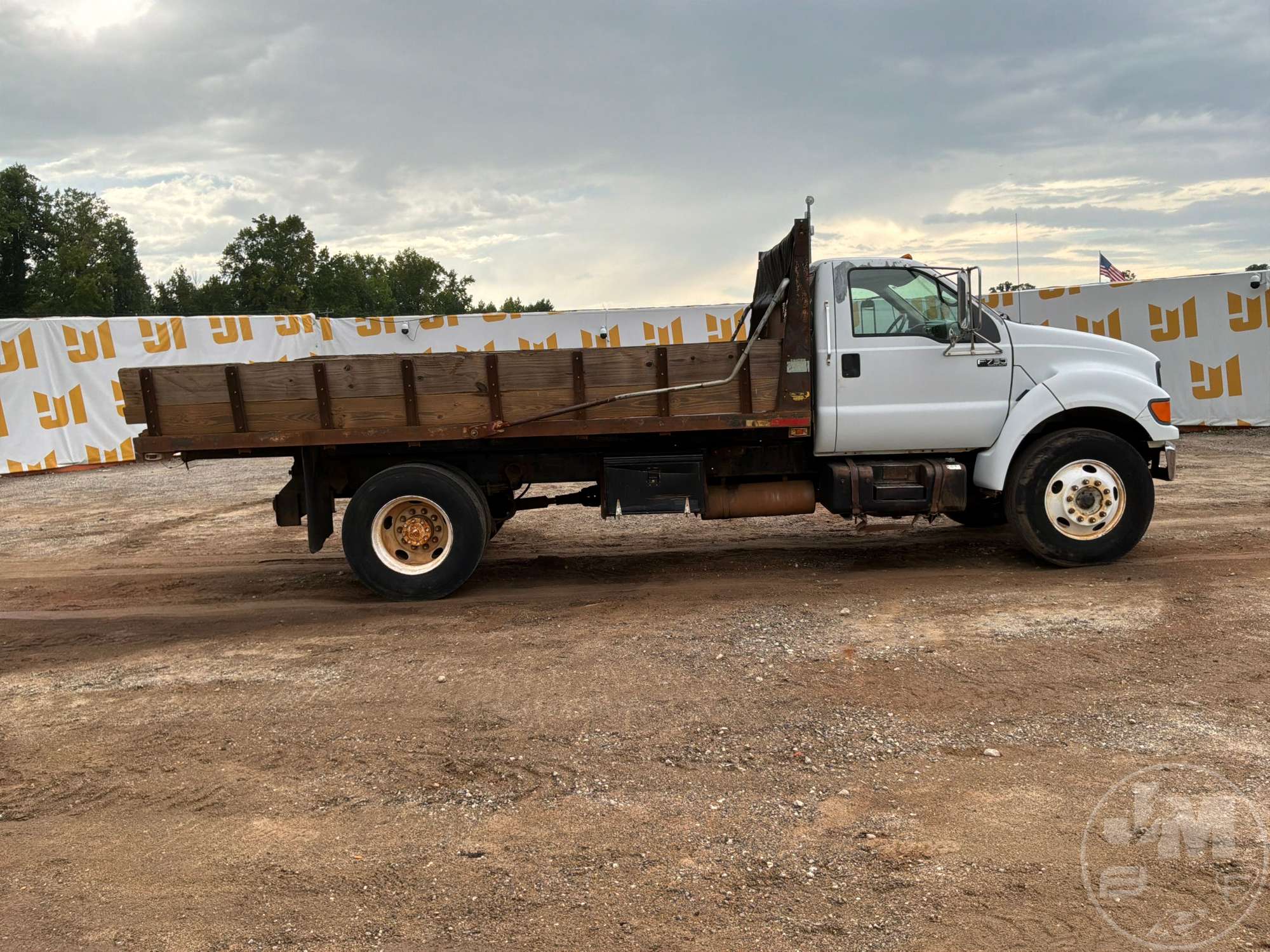 2000 Ford F-750