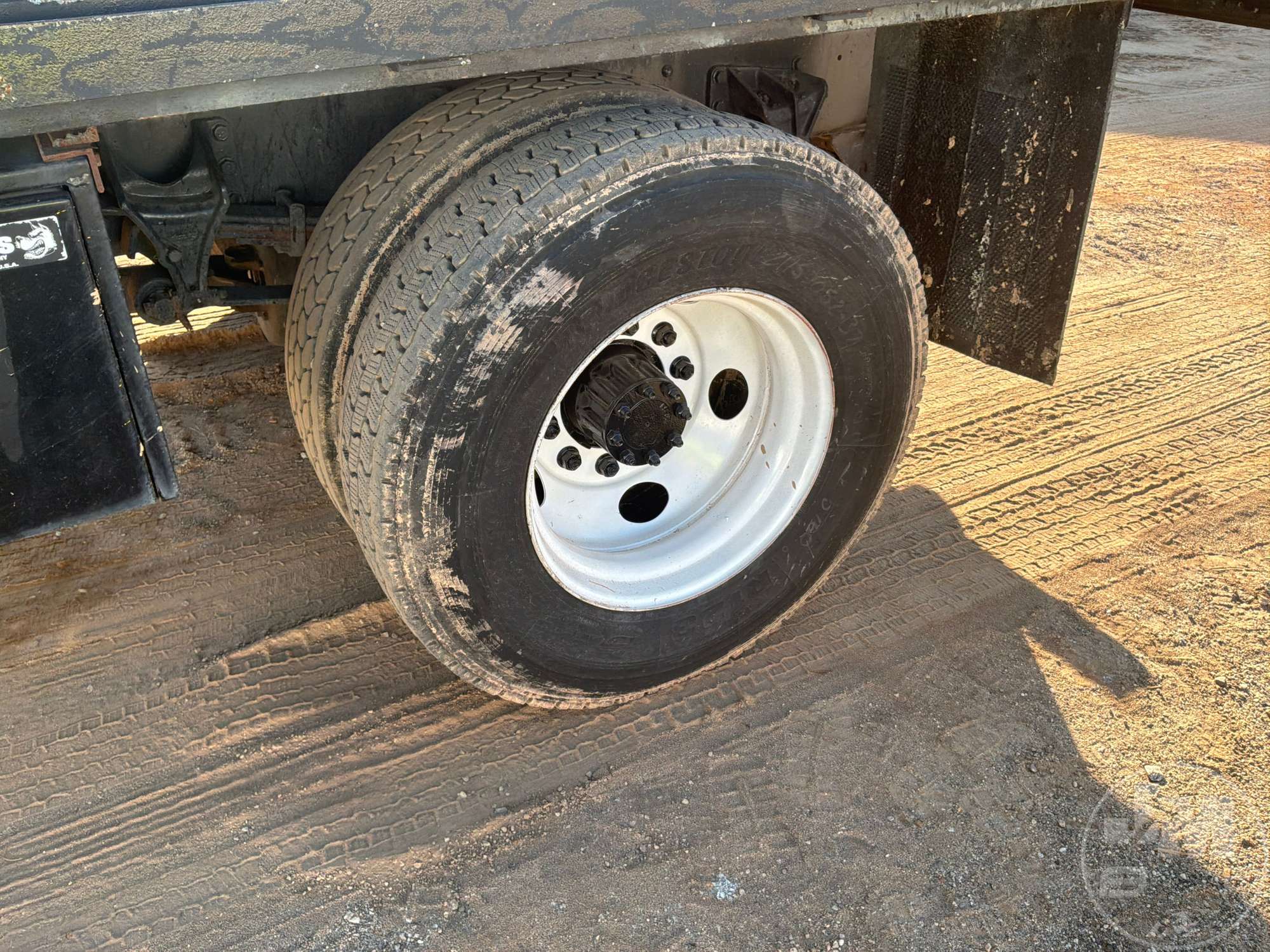 2009 Ford F-750 CREW CAB