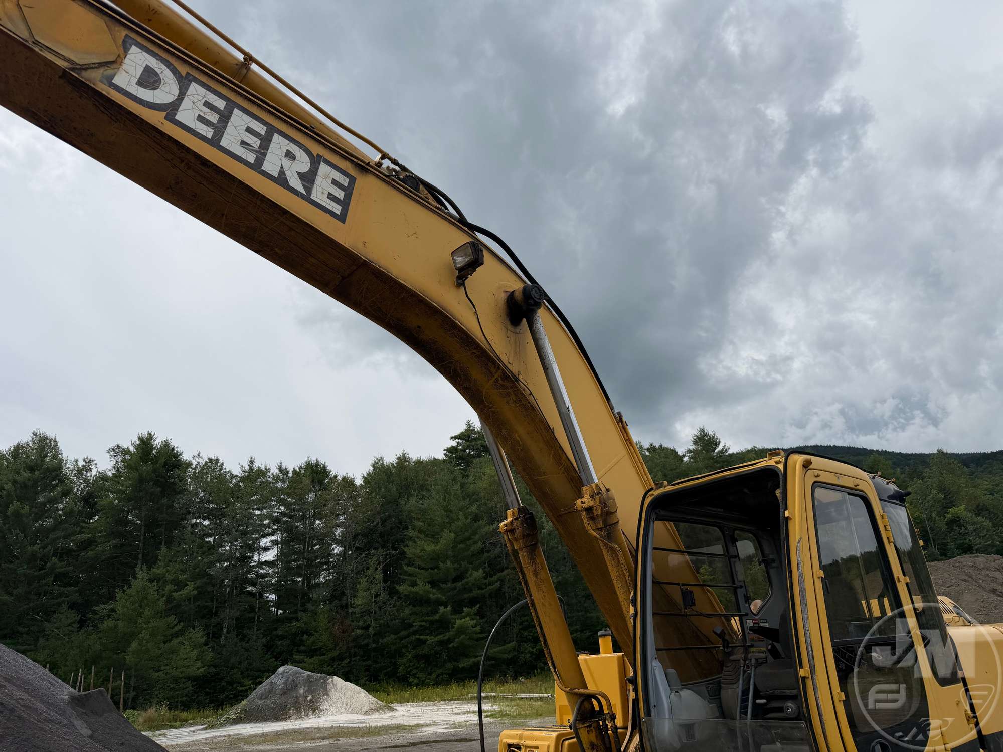 2001 John Deere 230 LC