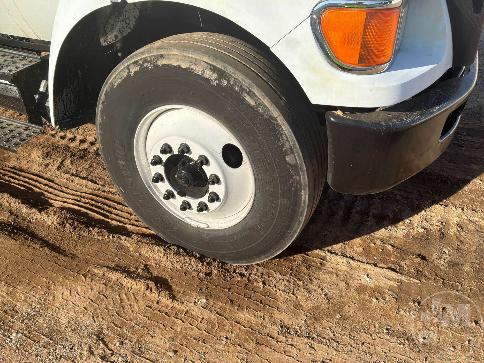 2009 Ford F-750 CREW CAB
