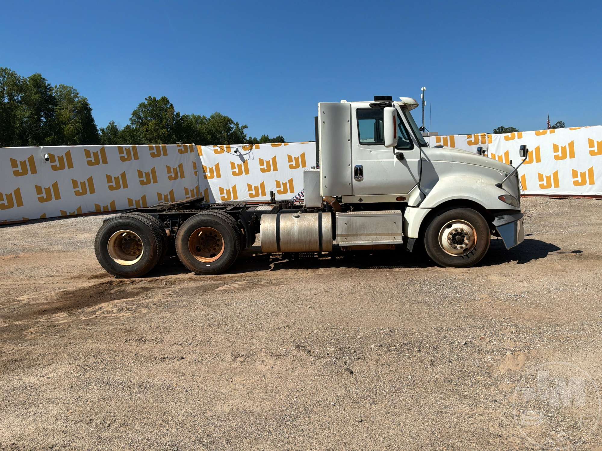 2015 International LF687