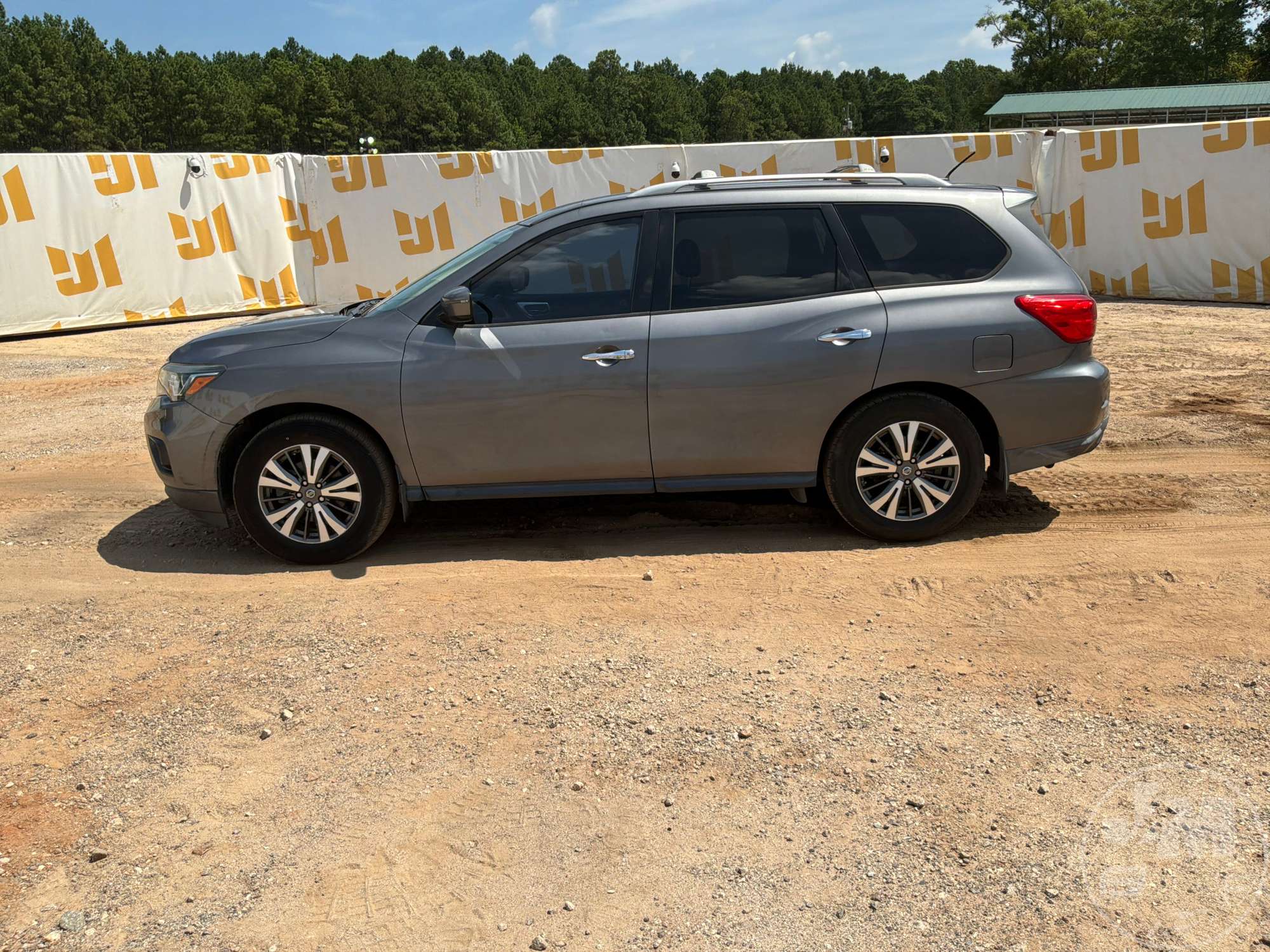2017 Nissan PATHFINDER
