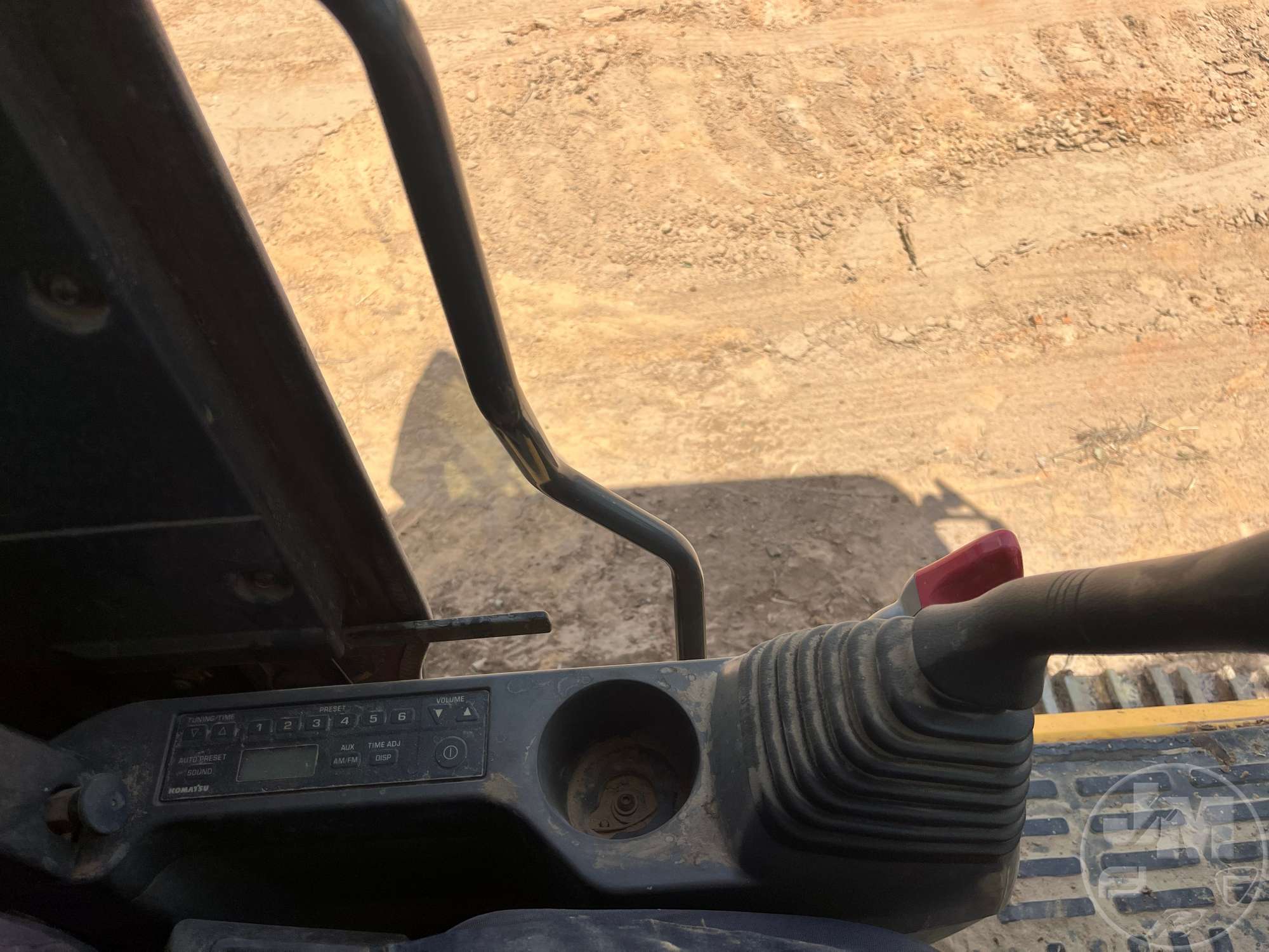 2022 Komatsu PC240LC-11