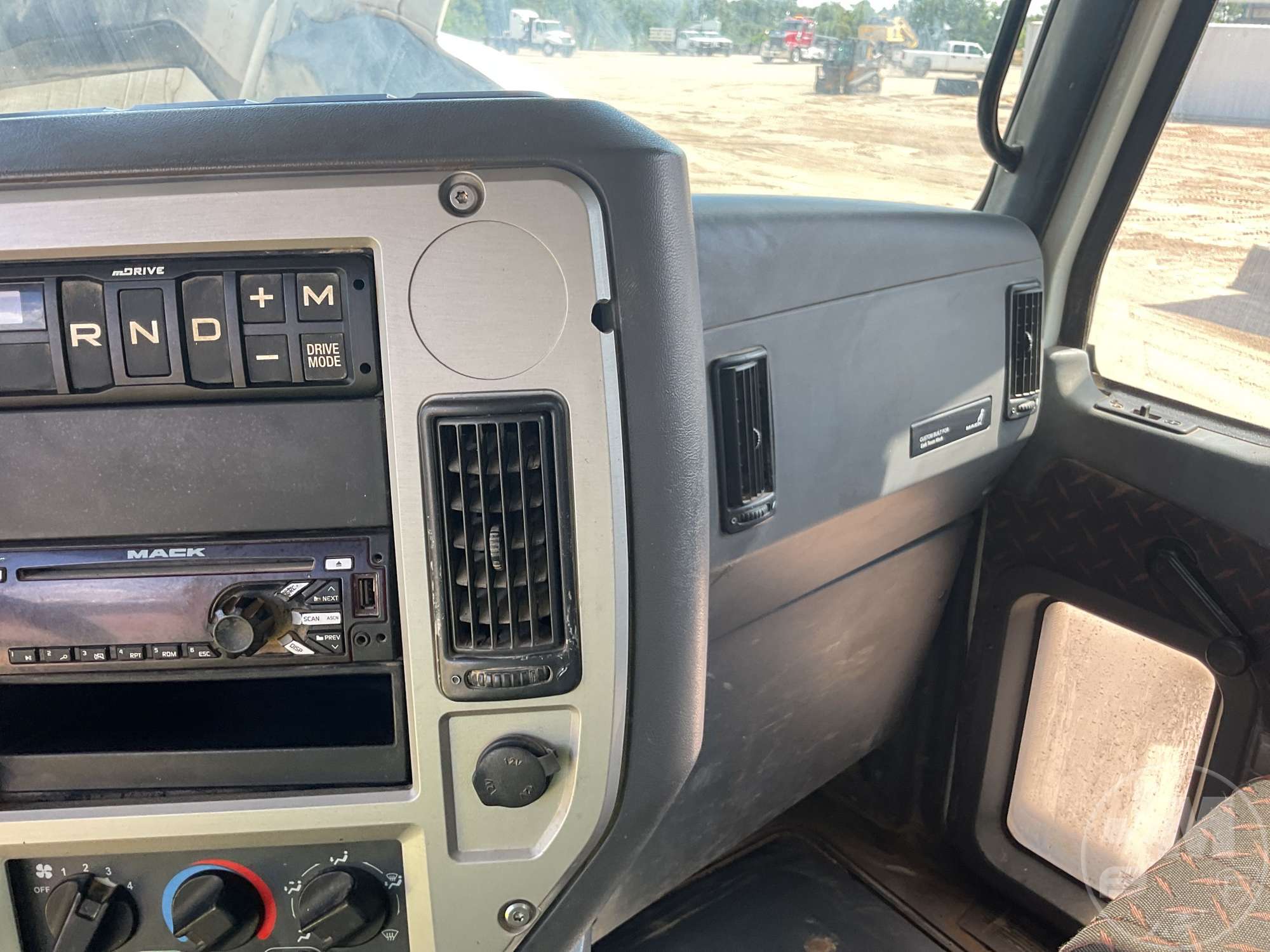 2018 Mack CHU613 PINNACLE